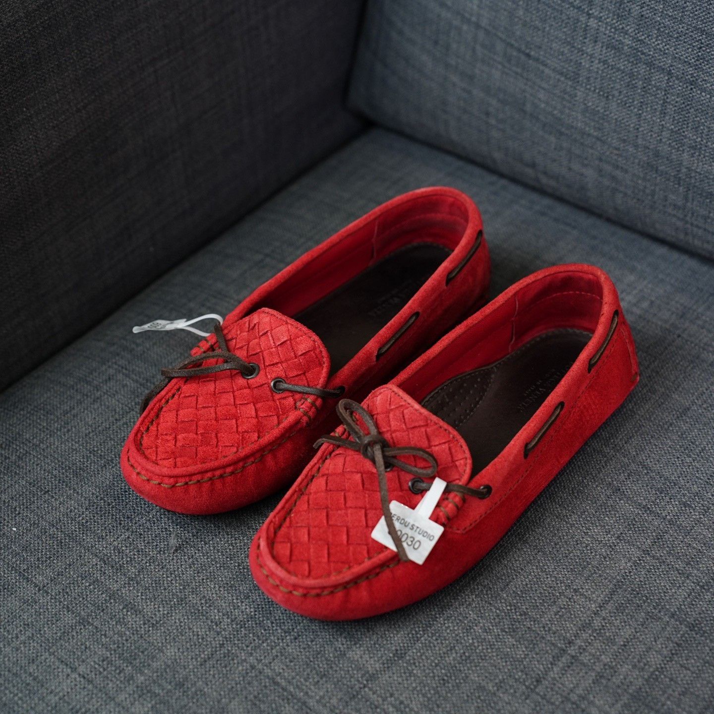 Bottega Veneta Bottega Veneta Red Lowtop Sneakers us_5 Women Size US 5 / IT 35 - 1 Thumbnail