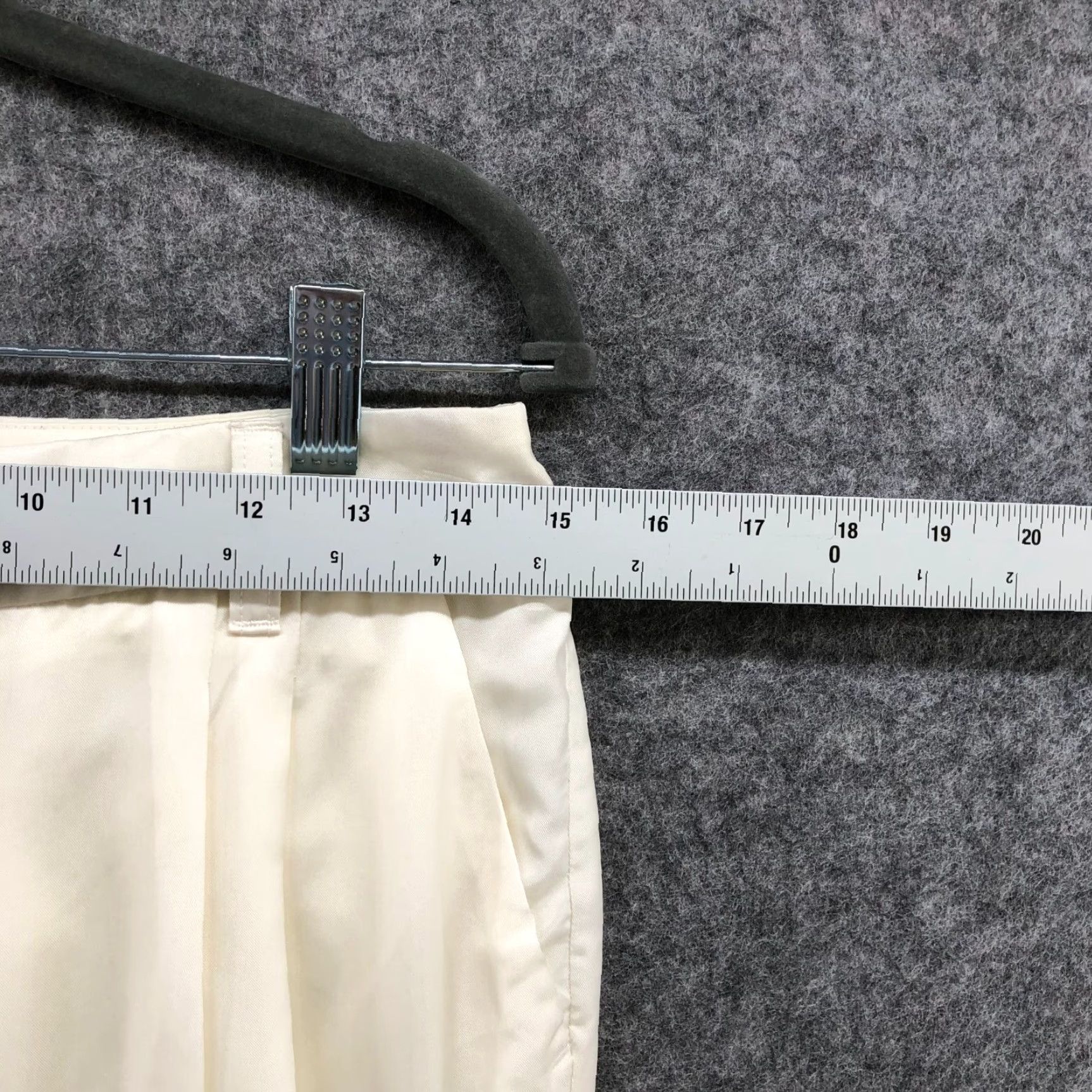 Vintage VINTAGE Armani Satin Dress Pants Womens 27 Ivory Business Formal Tapered Leg Mid Rise Size 27" / US 4 / IT 40 - 6 Thumbnail
