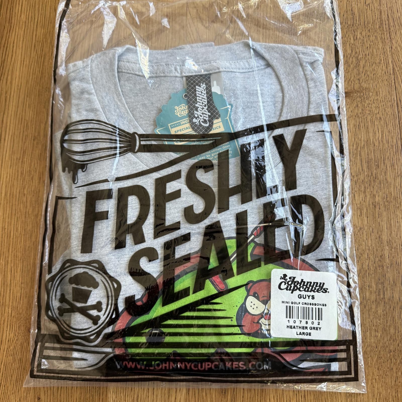 Johnny Cupcakes Johnny Cupcakes Mini Golf Crossbones T-Shirt Large Vault Size US L / EU 52-54 / 3 - 1 Thumbnail