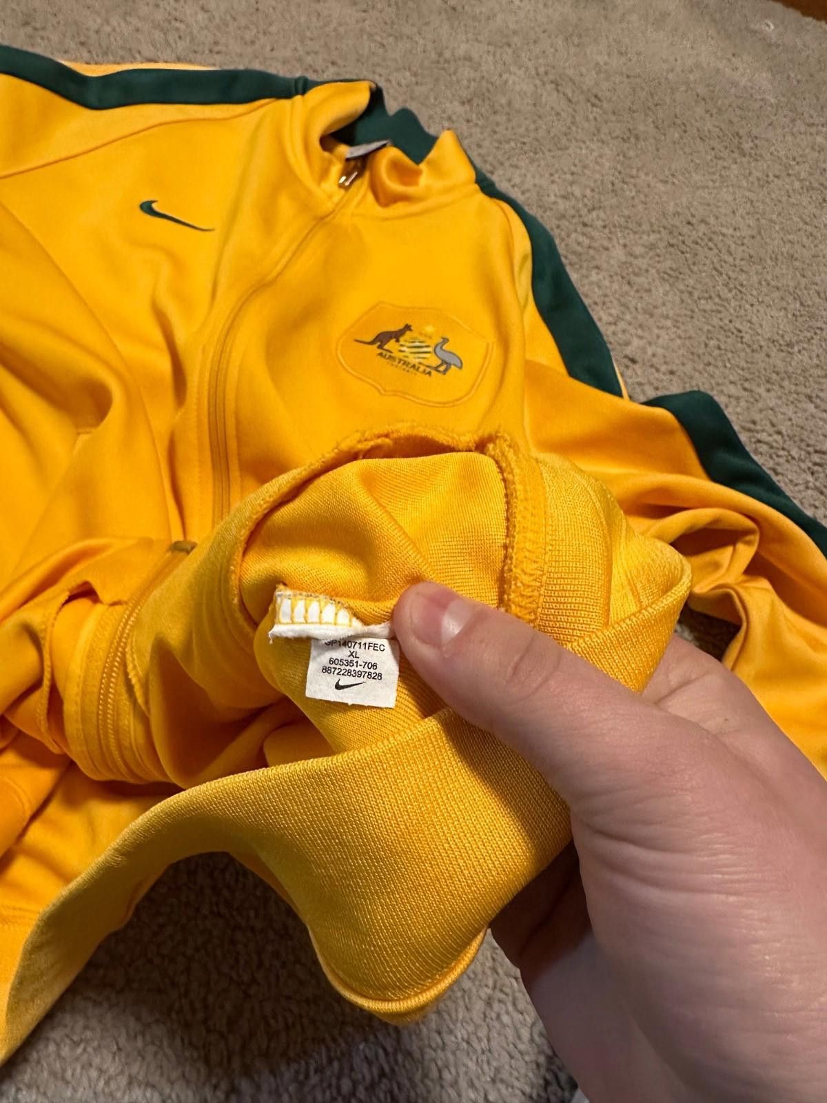 Nike AUSTRALIA N98 AUTHENTIC FOOTBAL SOCCER JACKET NIKE sz XL Size US XL / EU 56 / 4 - 7 Thumbnail