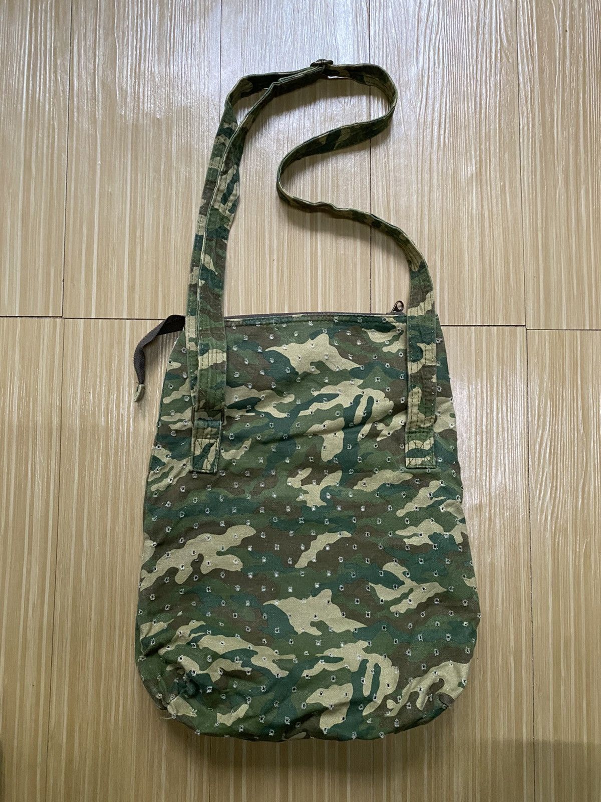 Vintage Vintage Earthmade Seditionaries Military Camo Army Sling Bag Size ONE SIZE - 4 Thumbnail
