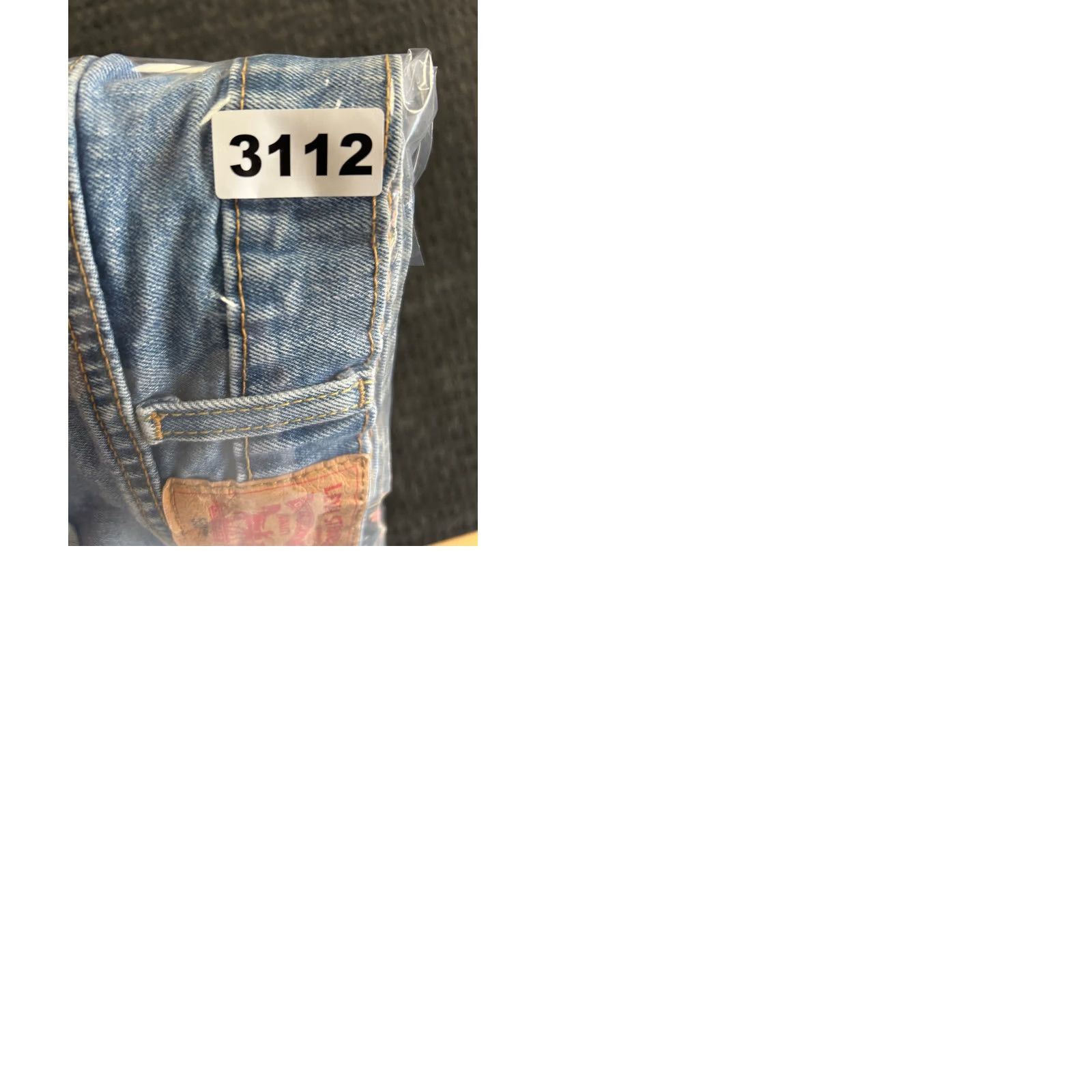 Levi's Levi’s 550 Jeans Relaxed Fit Men’s 40 x 30 Light Wash Blue Denim FAST SHIPPING Size US 40 / EU 56 - 9 Thumbnail
