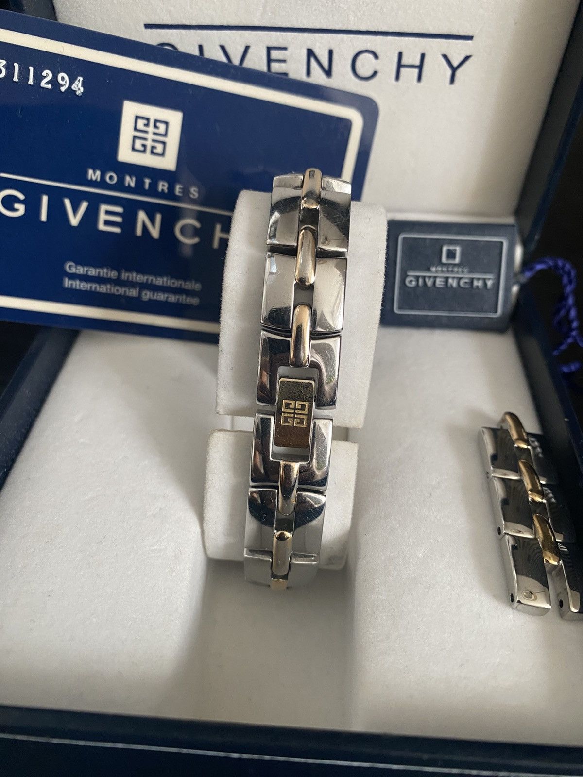 Givenchy Givenchy watch silver gold luxury brand japan Size ONE SIZE - 3 Thumbnail