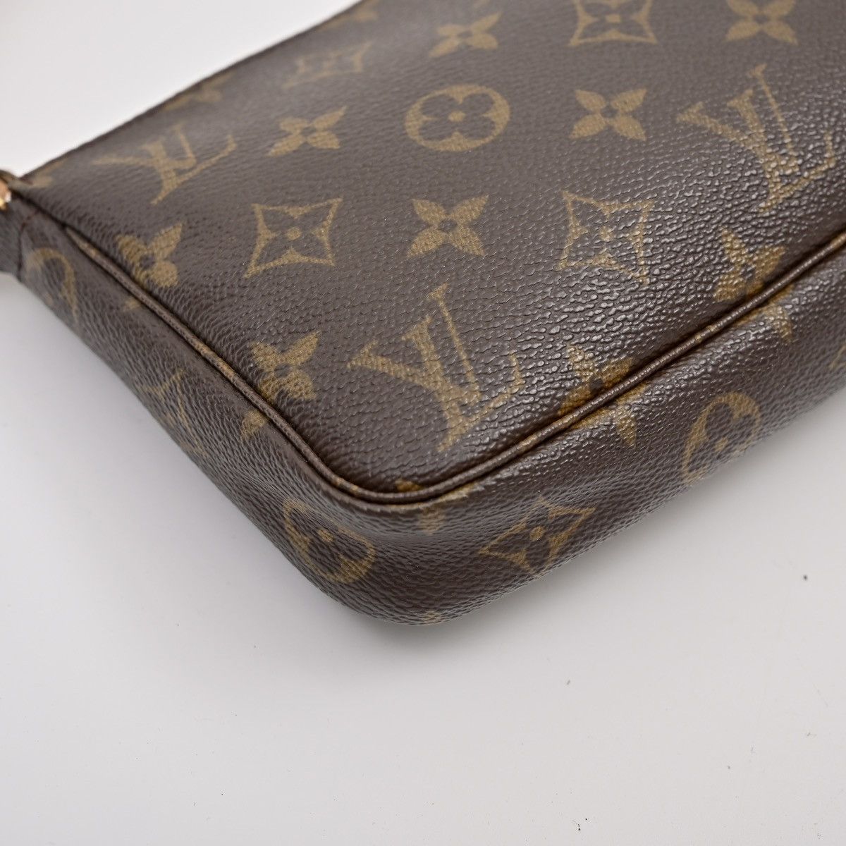 Louis Vuitton Louis Vuitton Pochette Accessoires Monogram Leather Bag Size ONE SIZE - 14 Thumbnail