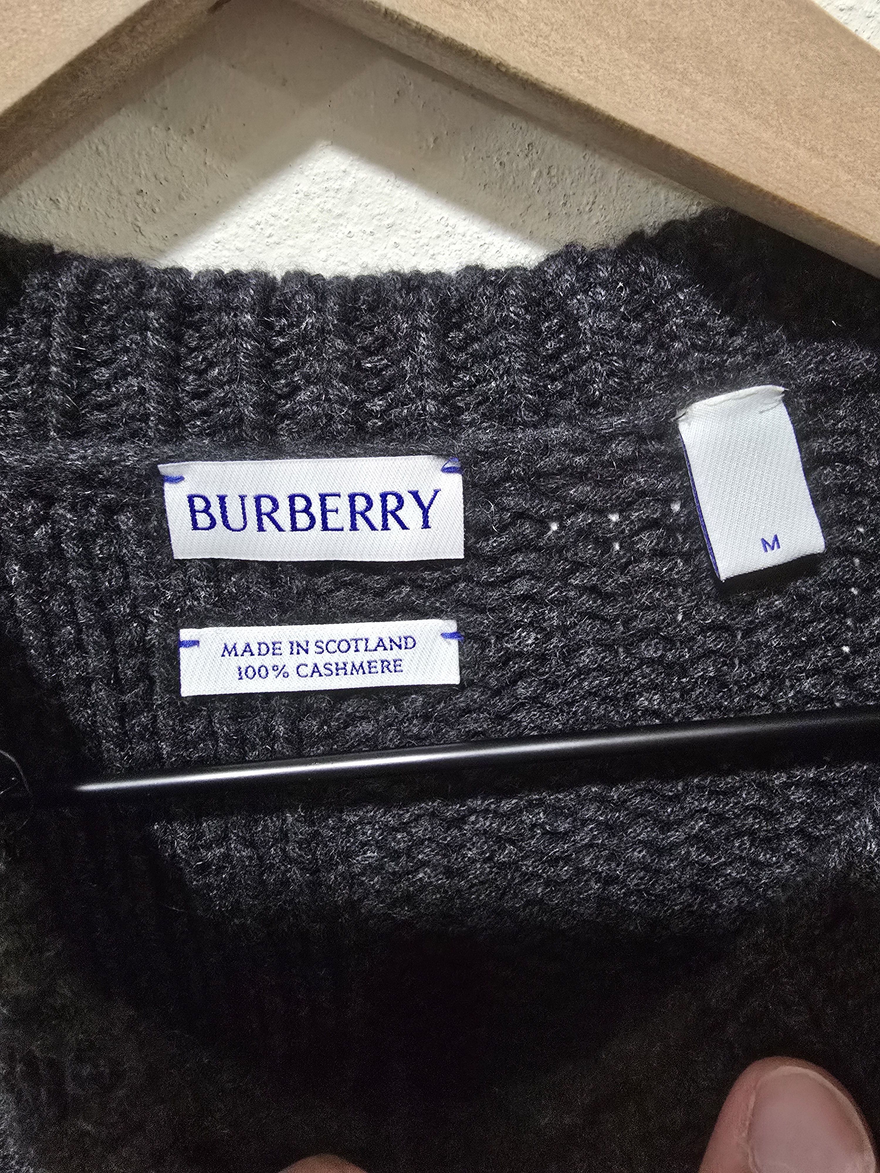 Burberry Burberry Cashmere Equestrian Knight Logo Crewneck Sweater Size US M / EU 48-50 / 2 - 2 Thumbnail