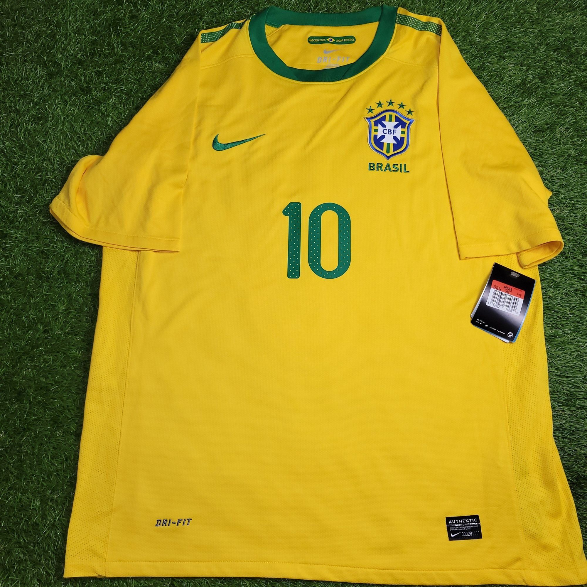 Nike Kaka Brazil WORLD CUP 2010 Soccer Jersey Shirt BNWT L Size US L / EU 52-54 / 3 - 2 Thumbnail