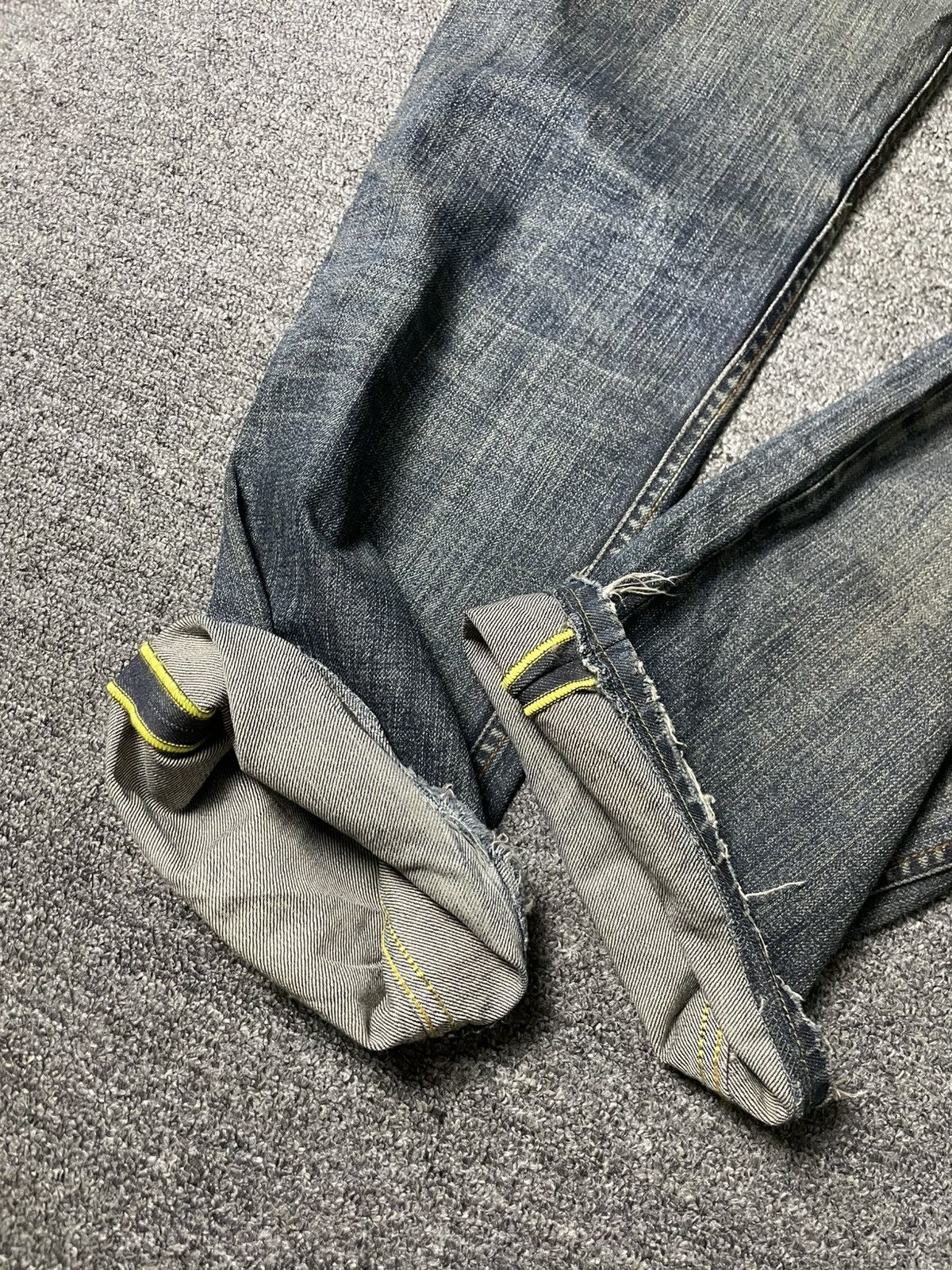 Diesel Vintage DIESEL Straight Cut Distressed Denim (91) Size US 29 - 19 Thumbnail