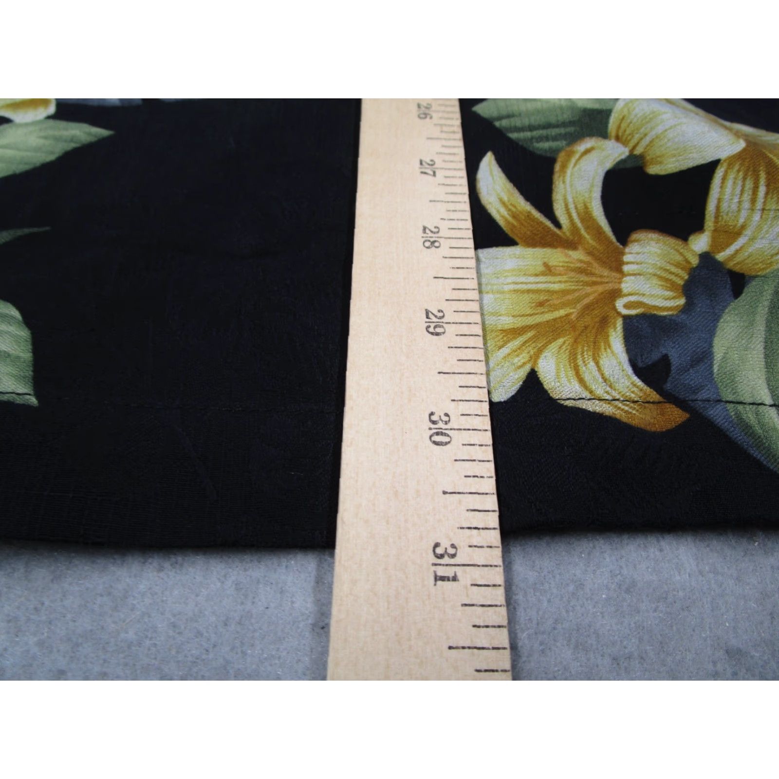 Tommy Bahama Tommy Bahama Shirt Mens Large Black Silk Bordeaux Blooms Button Up Hawaiian Shirt Size US L / EU 52-54 / 3 - 7 Thumbnail