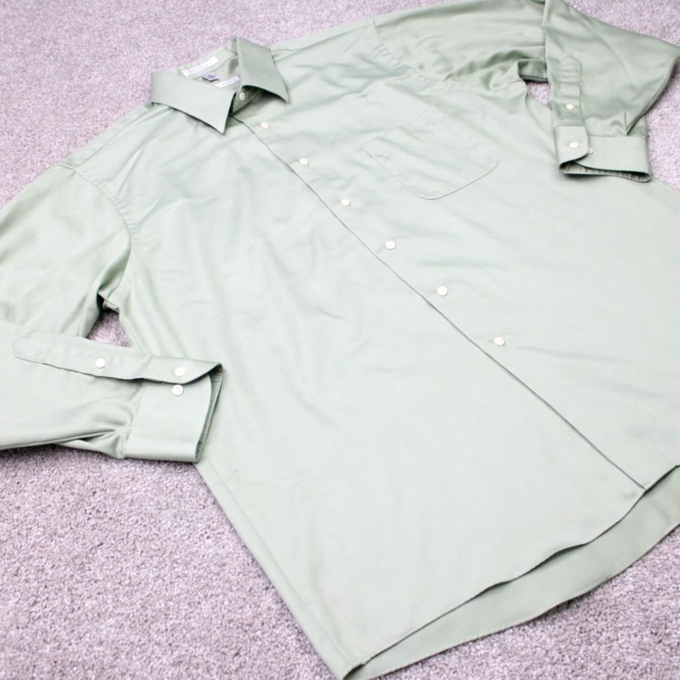 Geoffrey Beene Geoffrey Beene Shirt Mens XL Green 17, 34/35 Green Sateen Wrinkle Free L/S Dress Shirt Button Collar Collared 55% Cotton 45% Polyester Vintage: No Size US XL / EU 56 / 4 - 7 Thumbnail