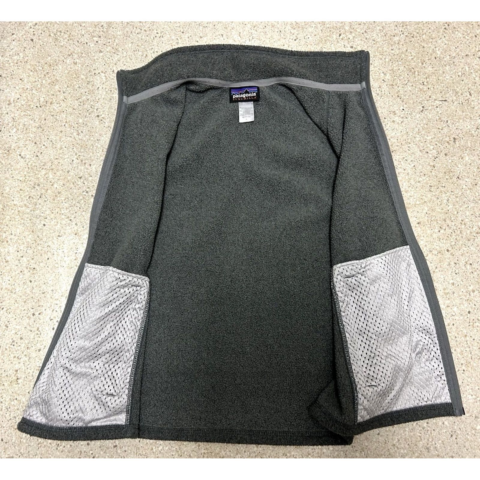 Patagonia VINTAGE Patagonia Vest Womens M Gray Fleece Full Zip Logo Synchilla Size M / US 6-8 / IT 42-44 - 5 Thumbnail