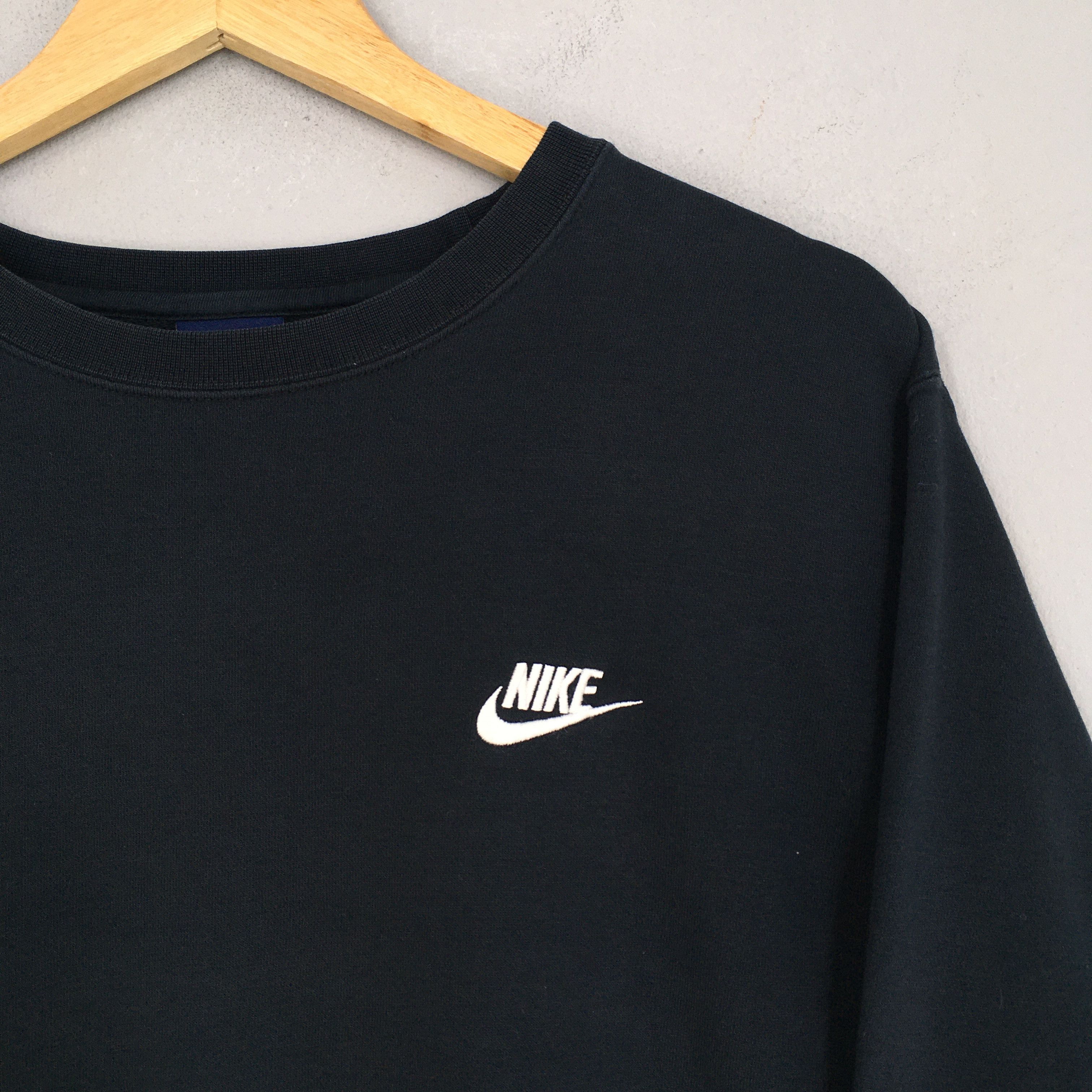 Nike × Vintage Vintage Y2K Nike Swoosh Black Sweatshirt XXLarge Size US XXL / EU 58 / 5 - 2 Thumbnail