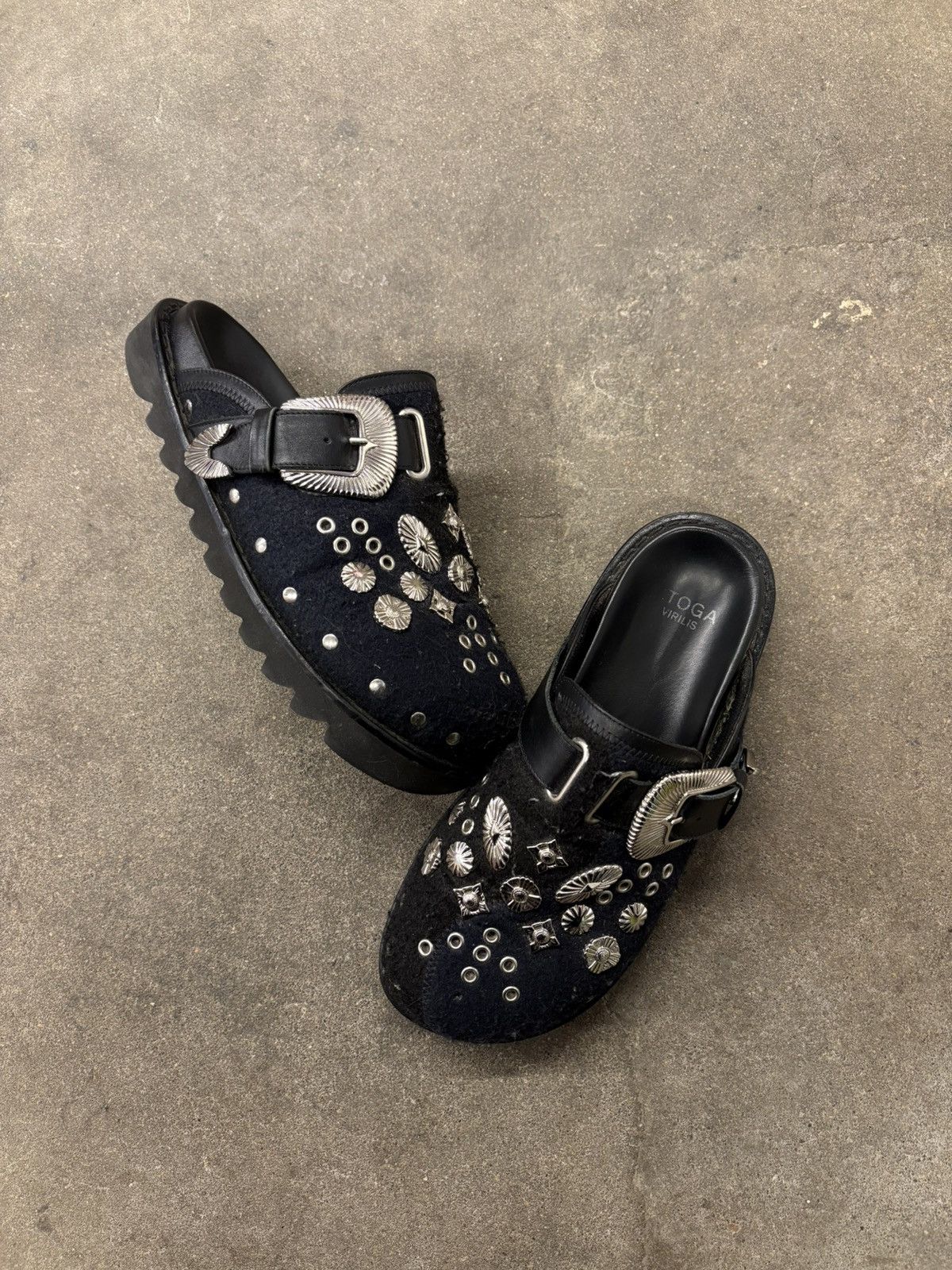 Toga Virilis Mules Black/Blue