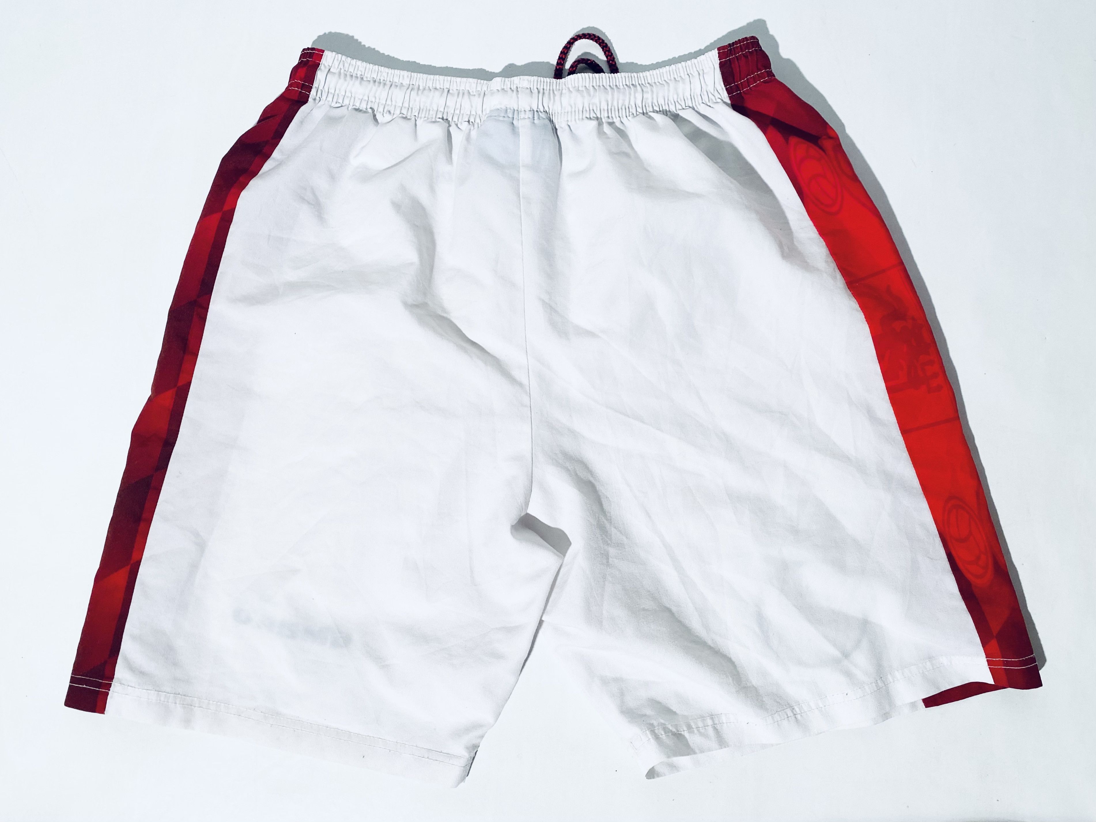 Umbro Manchester United Home Shorts 1996 1998 Size US 32 / EU 48 - 2 Thumbnail