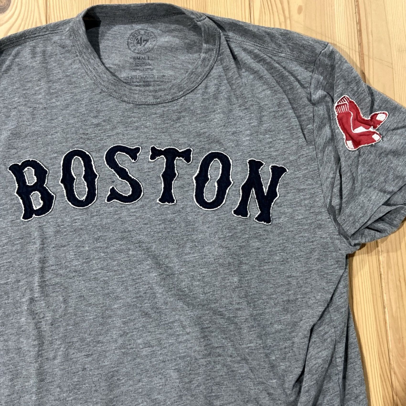 47 FORTY SEVEN Brand 47 Womens Small Boston Red Sox Abercrombie style patch T-Shirt Gray Short Sleeve V-Neck 100% Cotton Casual Womens S Size S / US 4 / IT 40 - 2 Thumbnail
