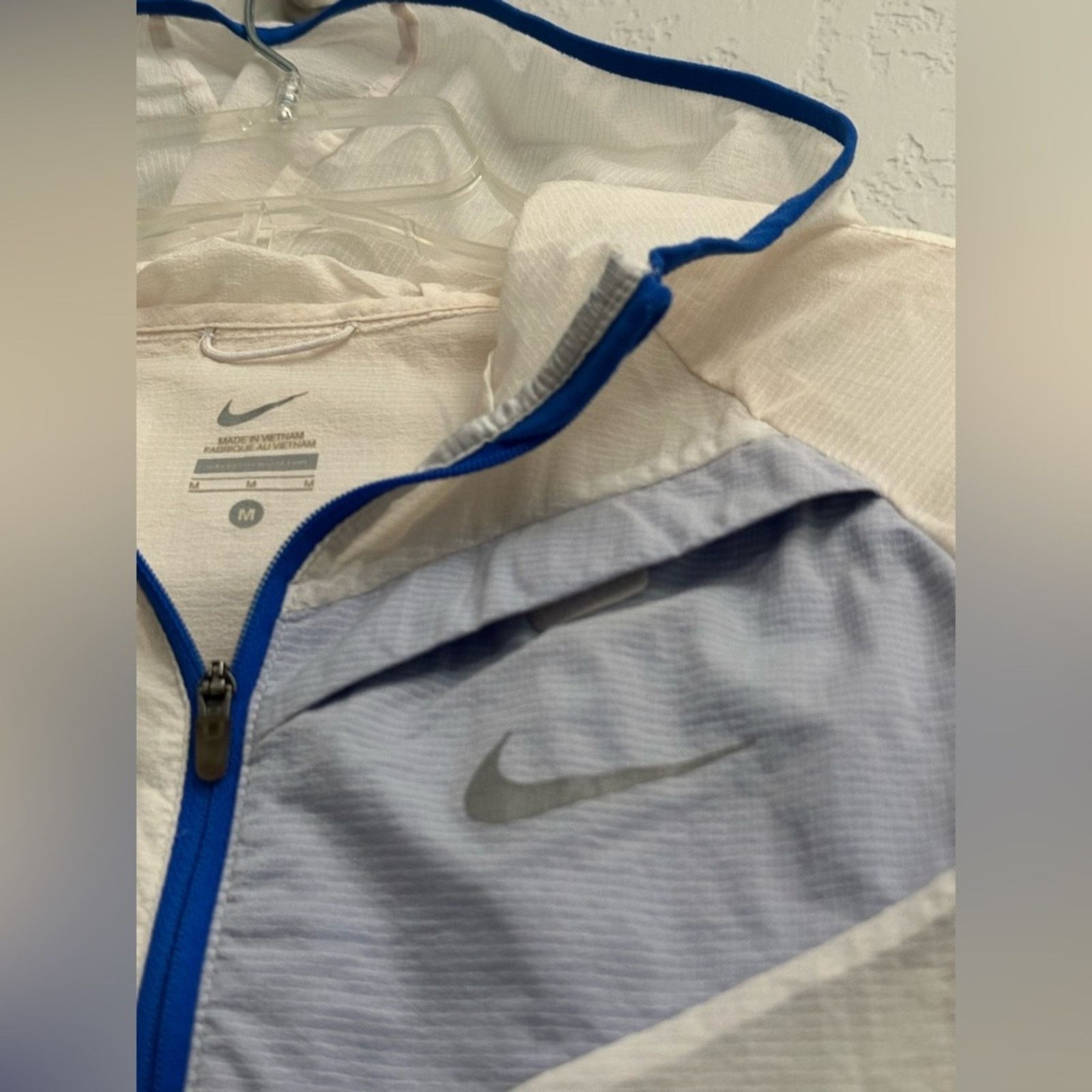 Nike Nike Impossibly Light Running Jacket Womens M WHITE BLUE Size M / US 6-8 / IT 42-44 - 3 Thumbnail