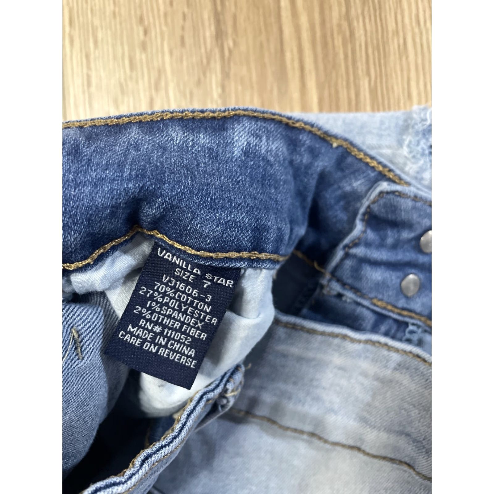 Vintage VINTAGE Vanilla Star Women’s Denim Shorts Size 7 Blue Distressed Cut-Off Stretch Regular Mid-Rise 5-Pocket Size 28" / US 6 / IT 42 - 4 Thumbnail