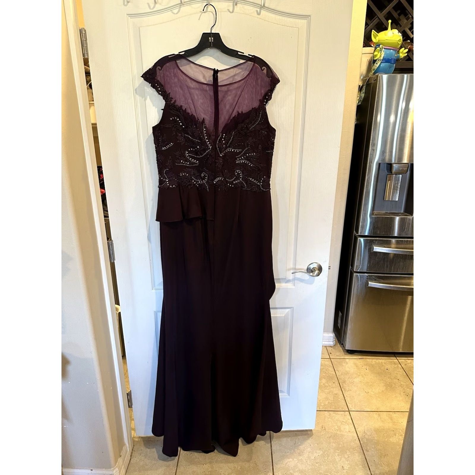 Vintage Feriani Beaded floral appliqué sheath gown illusion high neck plum sz 16 Women's Formal Wedding Long Purple Dresses Flower Size XXL / US 16-18 / IT 52-54 - 2 Thumbnail