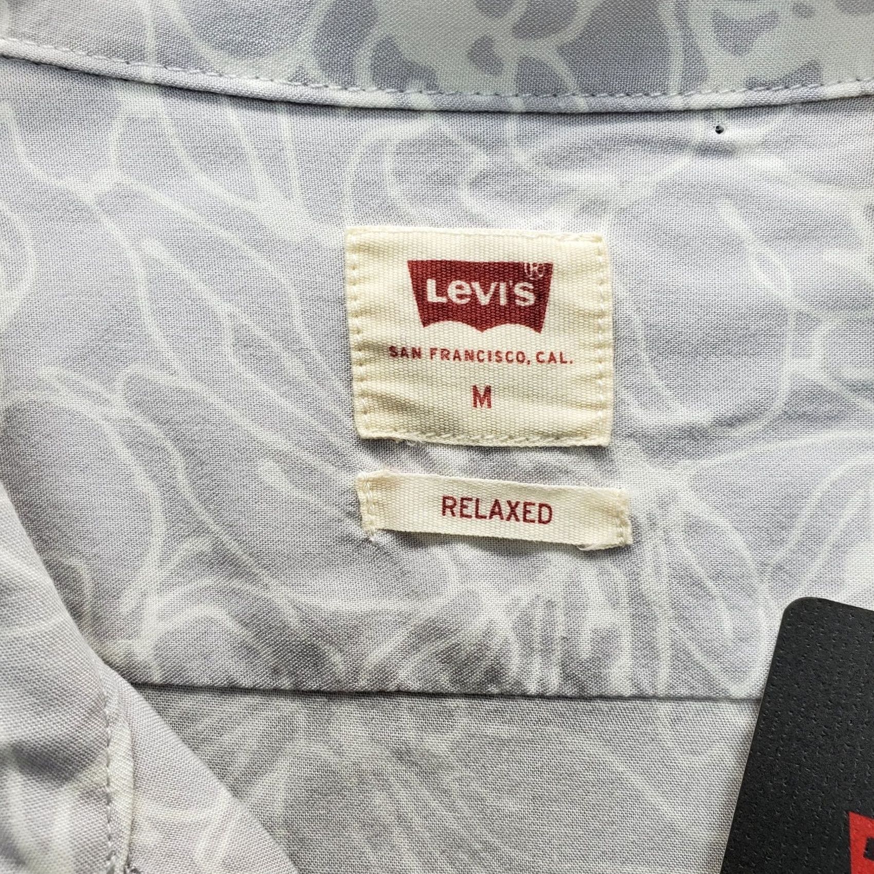 Levi's Levi's Camp Shirt Mens M Multi Floral Relaxed Fit Chest Pocket 219760121 Shirt Mens M Multicolor Floral 219760121 Size US M / EU 48-50 / 2 - 6 Thumbnail