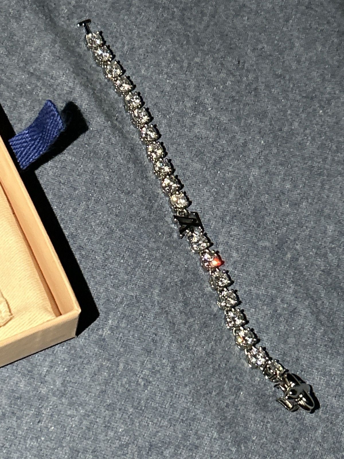 Louis Vuitton RARE Louis Vuitton Crystal chain bracelet Size ONE SIZE - 2 Thumbnail