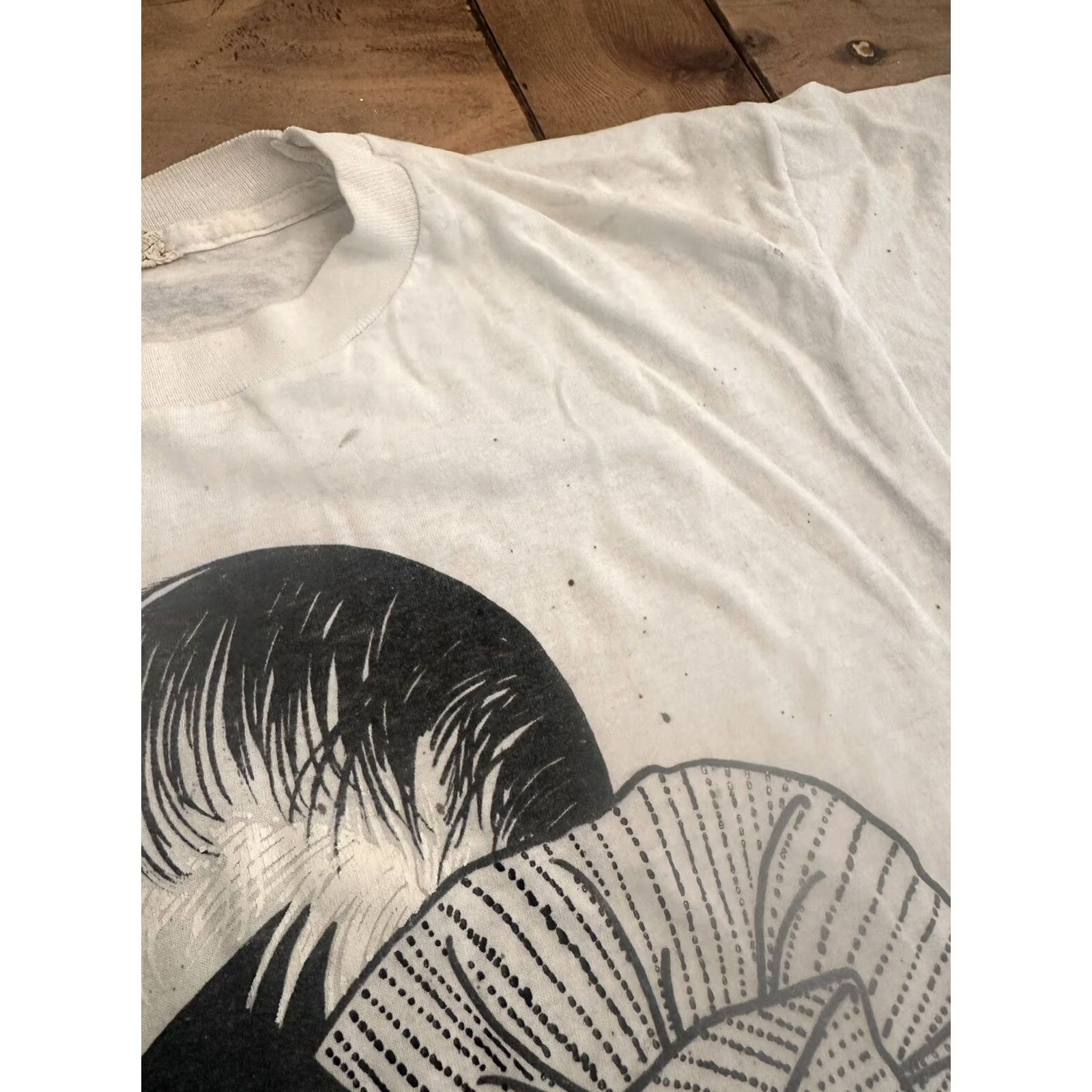Vintage VINTAGE Destination T-shirt L Women White Feathers Art Distressed Reno, NV L Mens Womens Boys Girls Size L / US 10 / IT 46 - 6 Thumbnail