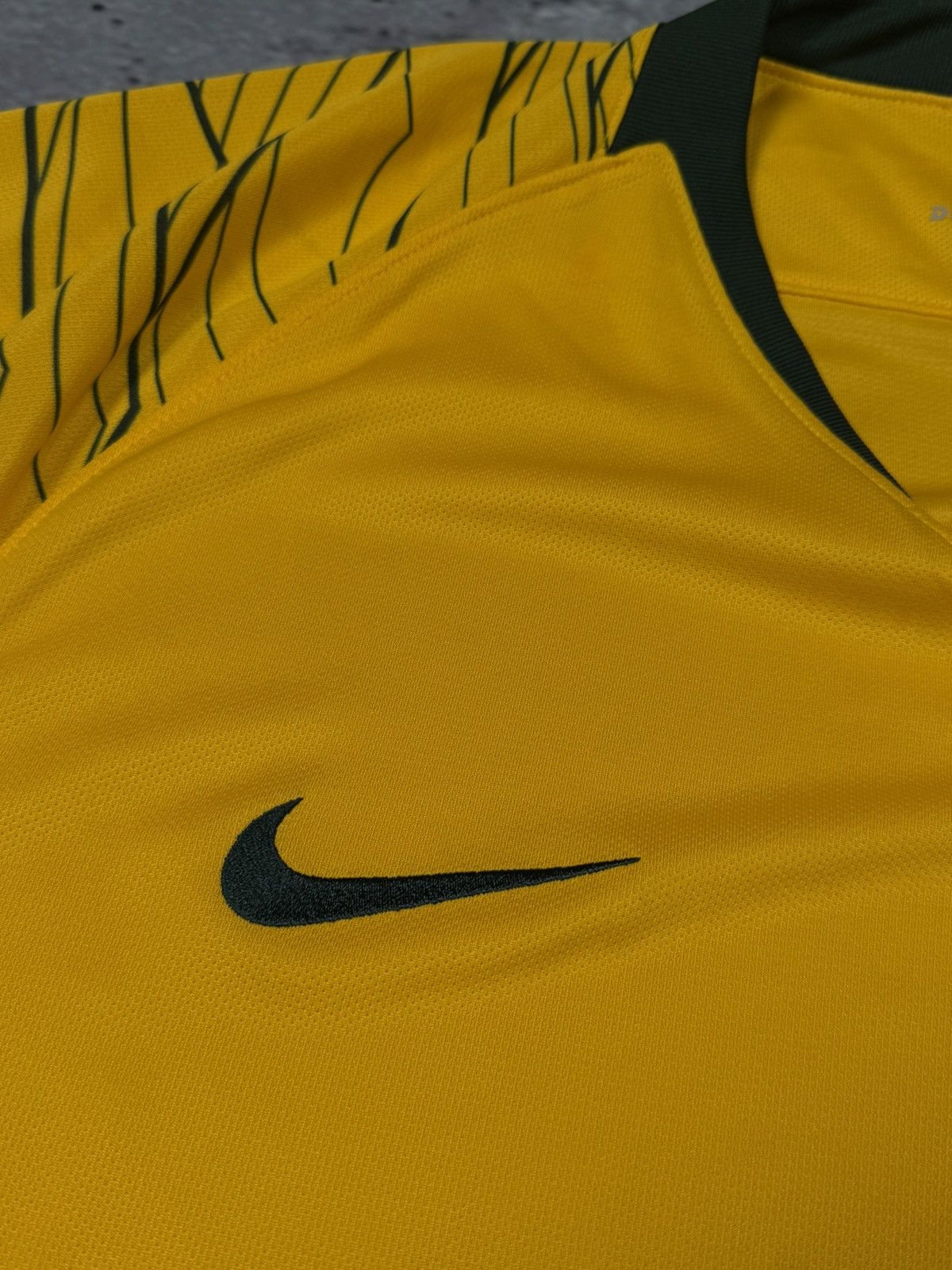Nike Australia 2018-2019 Nike Football Jersey Size US XL / EU 56 / 4 - 4 Thumbnail