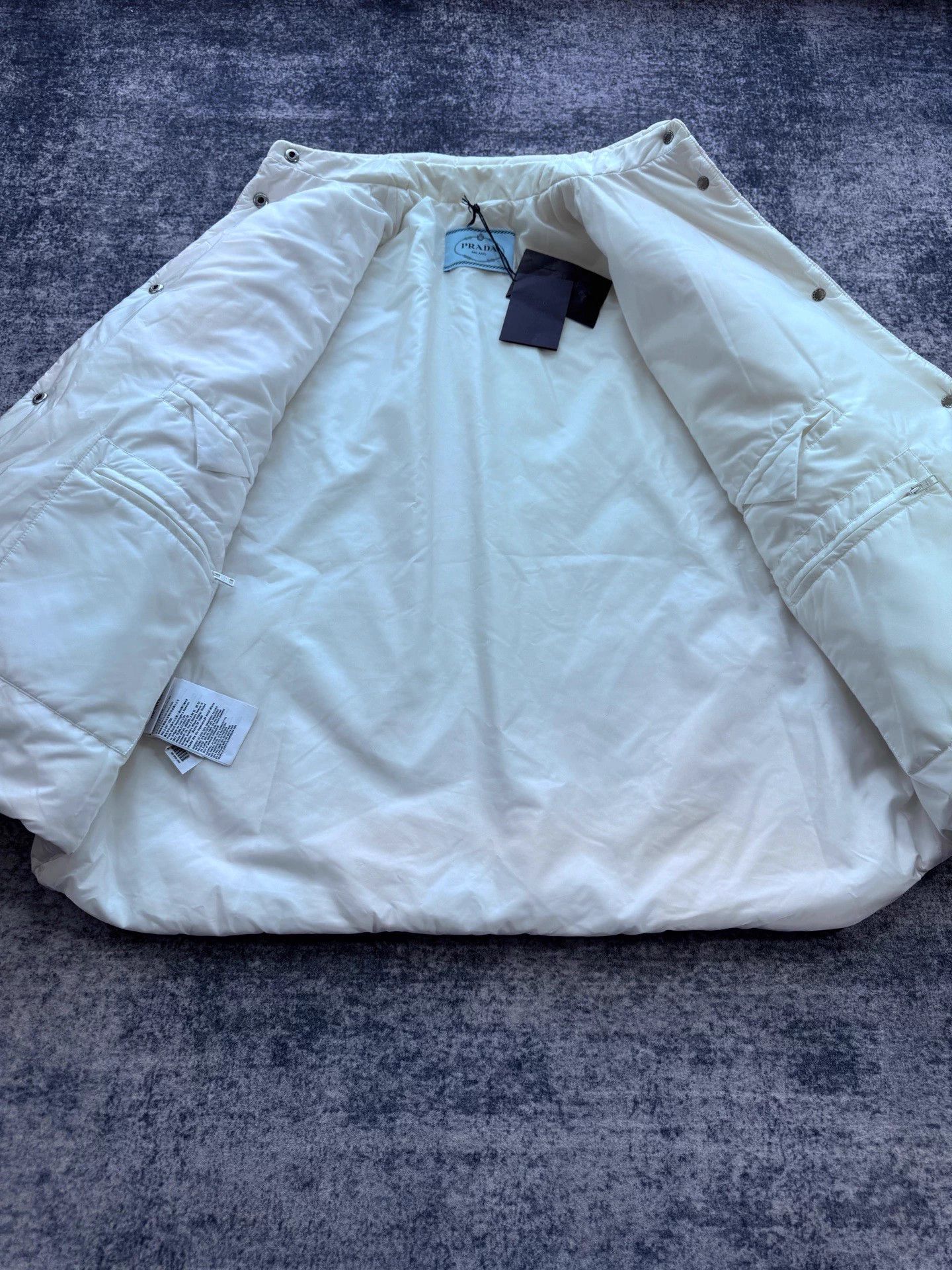 Prada Prada White Triangle Logo Nylon Cotton Puffer Jacket 36 Size XS / US 0-2 / IT 36-38 - 3 Thumbnail