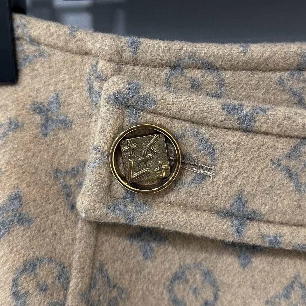 Louis Vuitton Bathrobe-style monogrammed mini skirt Size 36" / US 14 / IT 50 - 5 Thumbnail