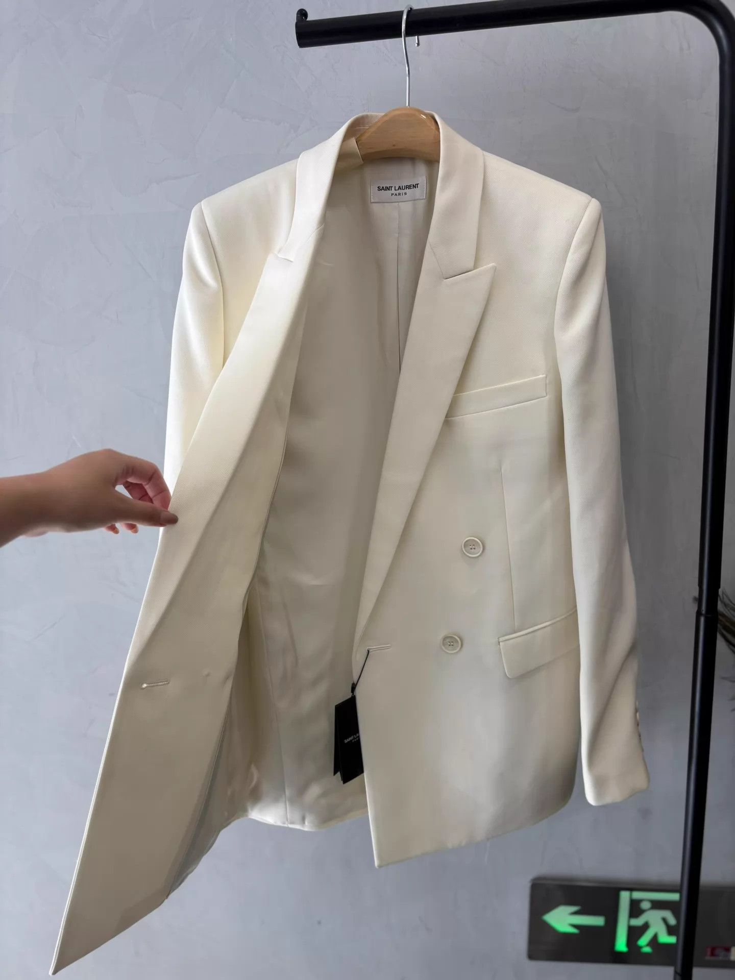 Yves Saint Laurent YSL White Double-Breasted Wool Blazer Size 36 NWT Size XS / US 0-2 / IT 36-38 - 2 Thumbnail