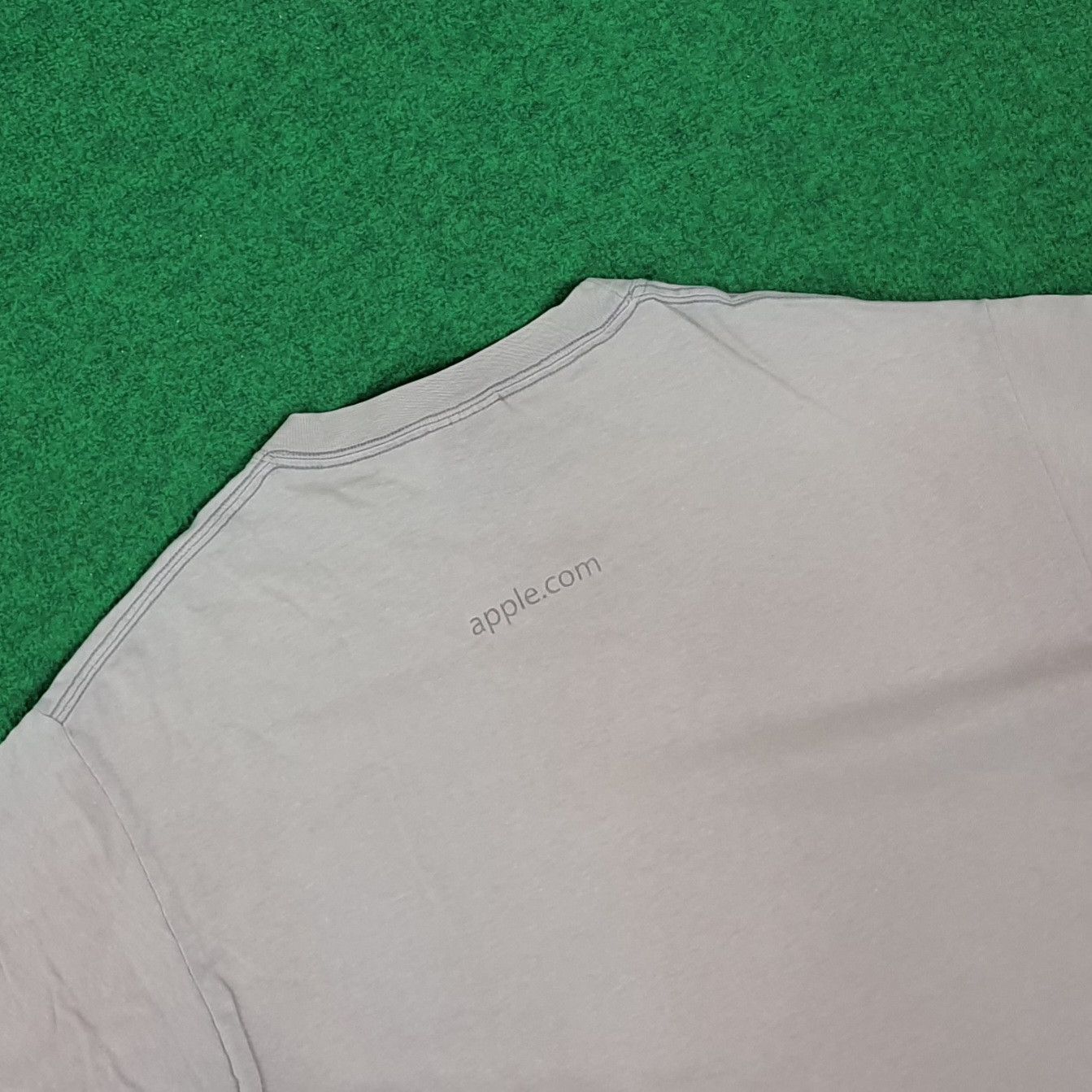 Apple × Vintage Vintage Apple Product Center Logo iPhone Streetwear Tshirt Size US M / EU 48-50 / 2 - 4 Thumbnail