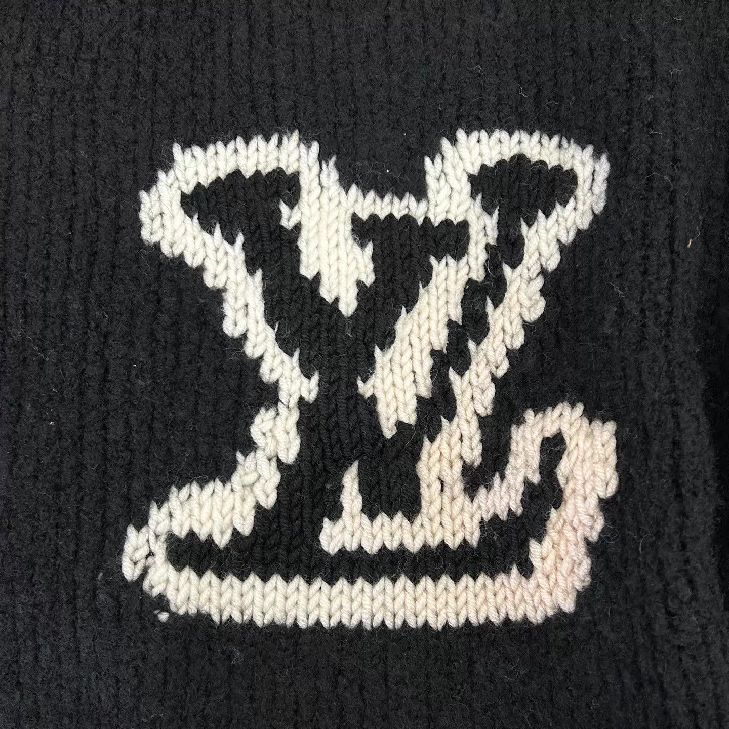 Louis Vuitton LV Big Logo Oversized Teddy Sweater Black S Size US S / EU 44-46 / 1 - 7 Thumbnail