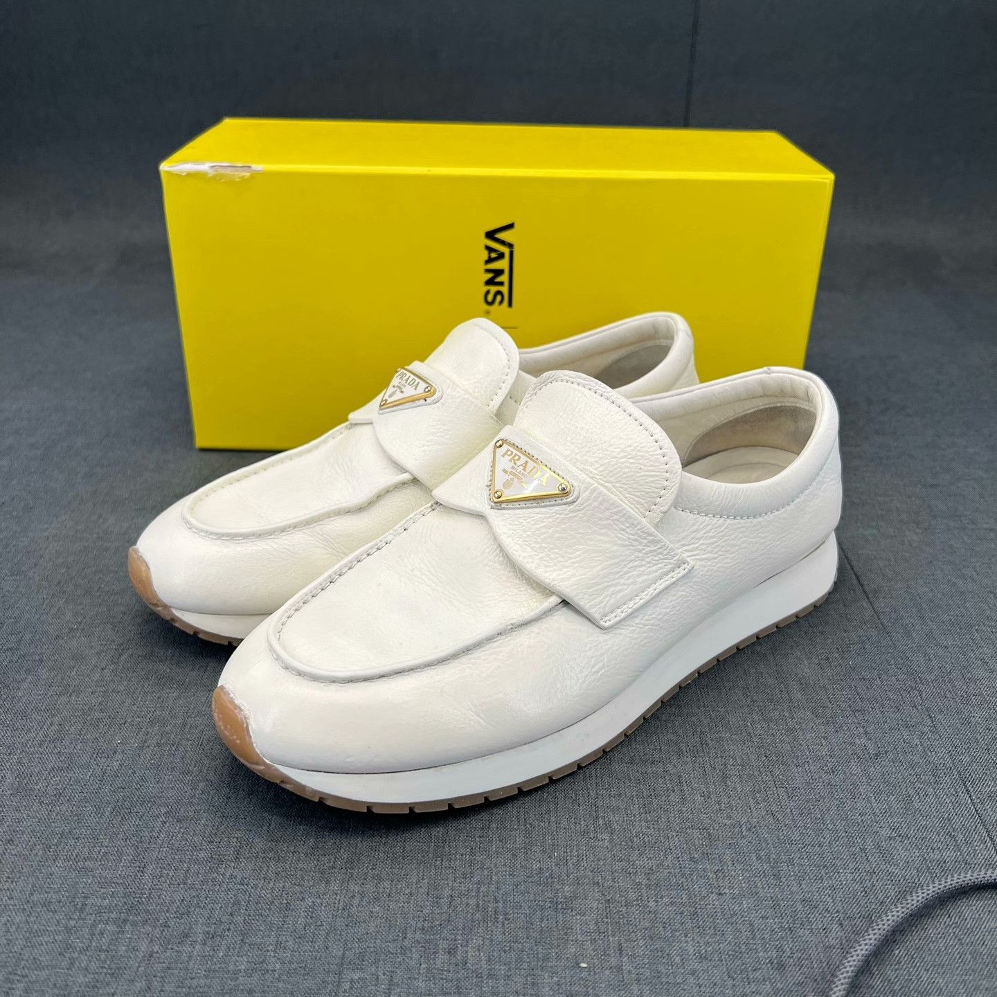 Prada Prada White Lowtop Sneakers 40 Men Size US 7.5 / EU 40-41 - 1 Thumbnail