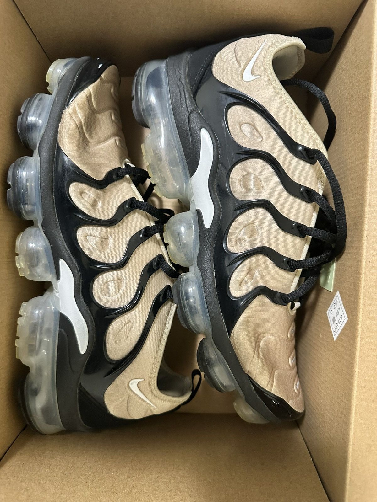 Nike NIKE AIR VAPORMAX PLUS RATTAN / WHITE Size US 11 / EU 44 - 1 Thumbnail
