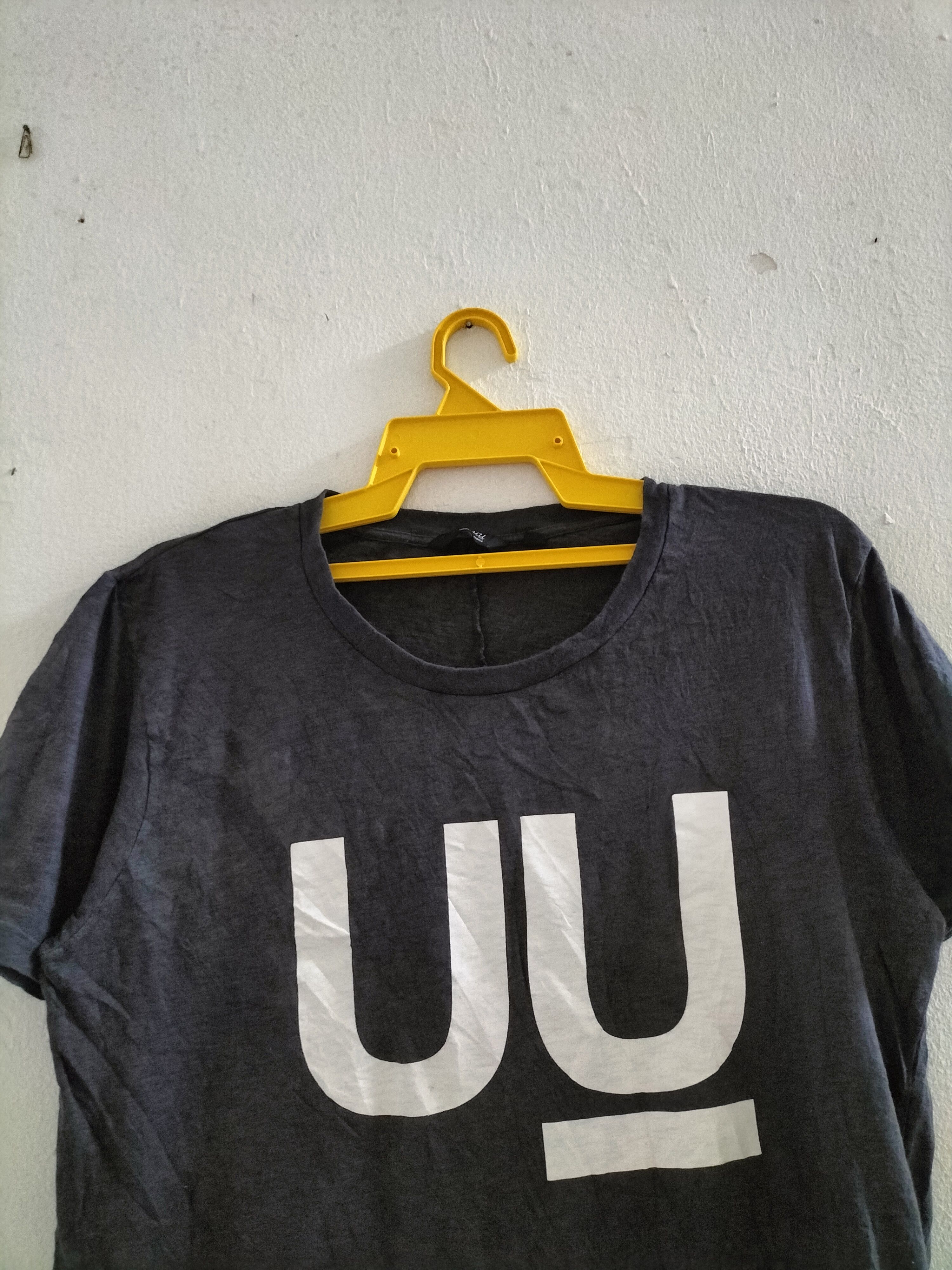 Undercover × Uniqlo Undercover Uniqlo Spellout Tee Size US M / EU 48-50 / 2 - 2 Thumbnail