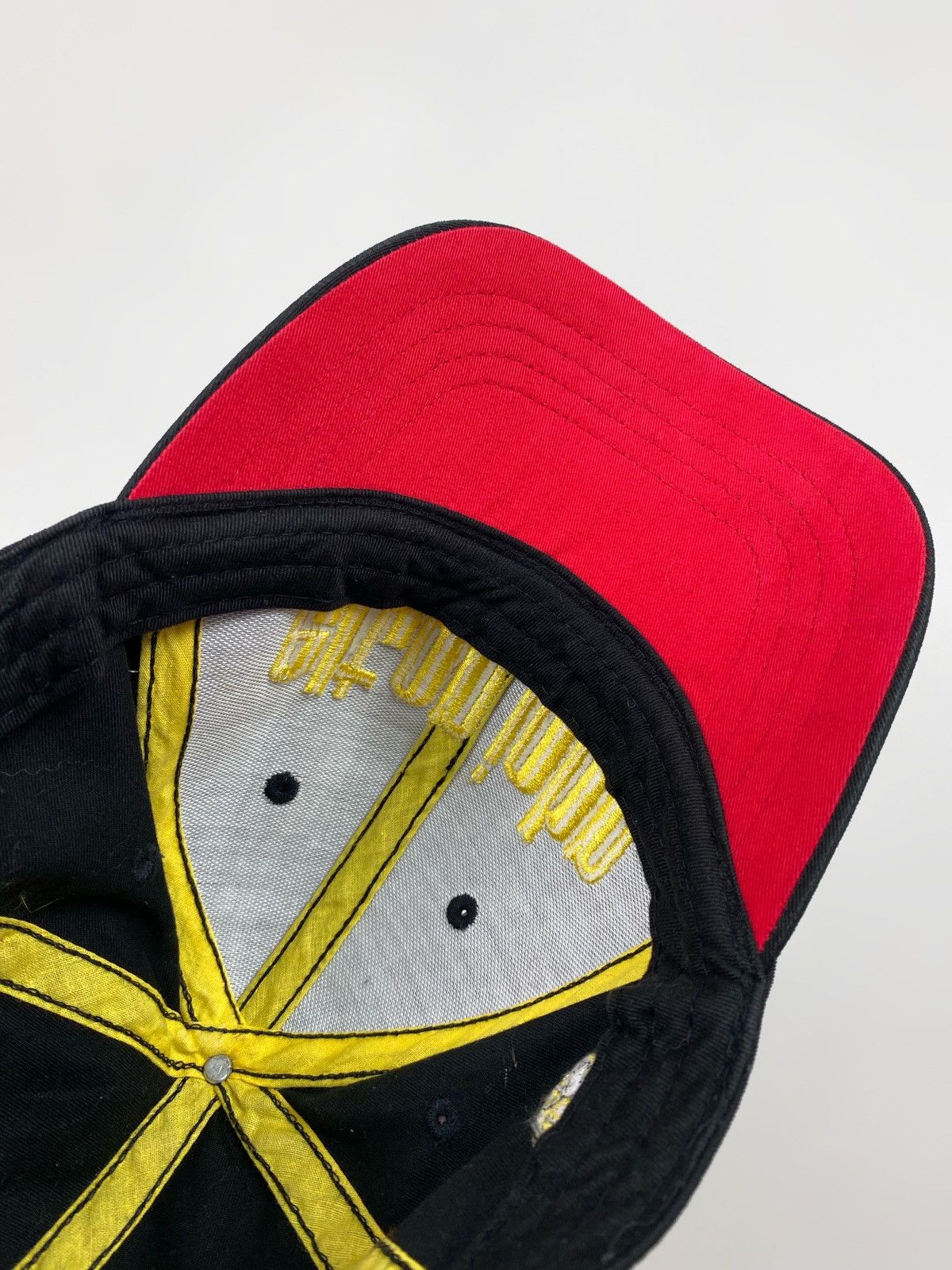 Band Tees 2005 Vintage Elton John The Red, Yellow & Black Piano Cap Size ONE SIZE - 6 Thumbnail