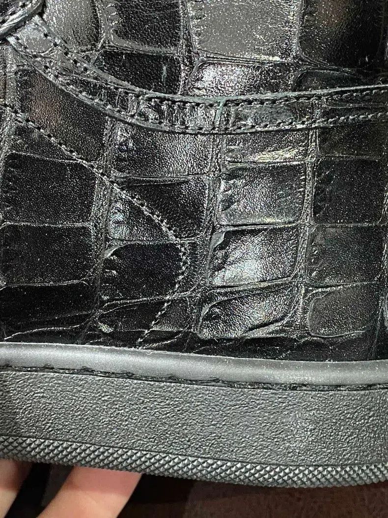 Yves Saint Laurent saint laurent. Alligator print size 40 high. Size US 7 / EU 40 - 8 Thumbnail