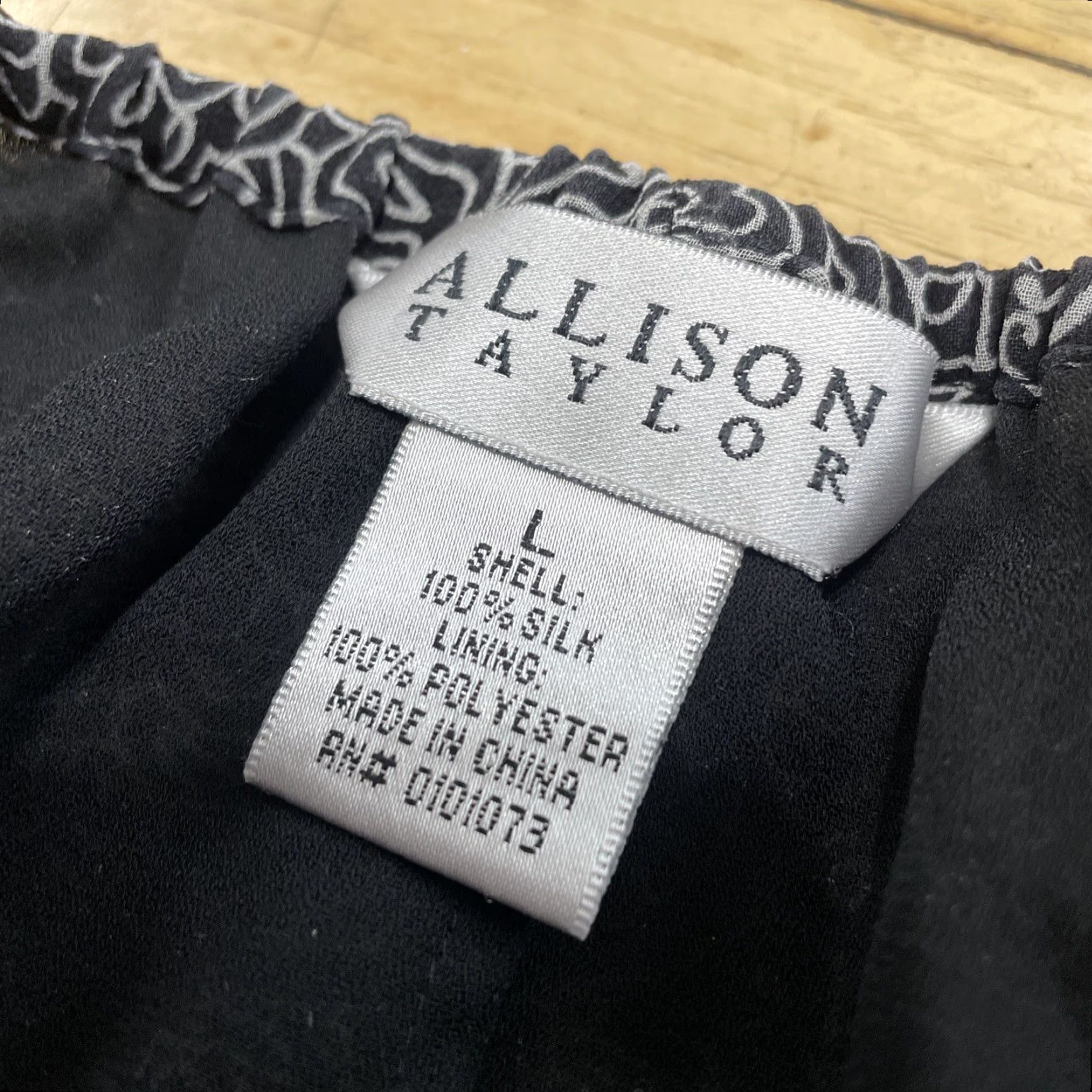 Vintage VINTAGE Allison Taylor Women’s Silk Skirt Pull On Black Light Gray Floral Long 90s Bohemian Silk Lined Asymmetric Casual Womens Size 36" / US 14 / IT 50 - 4 Thumbnail