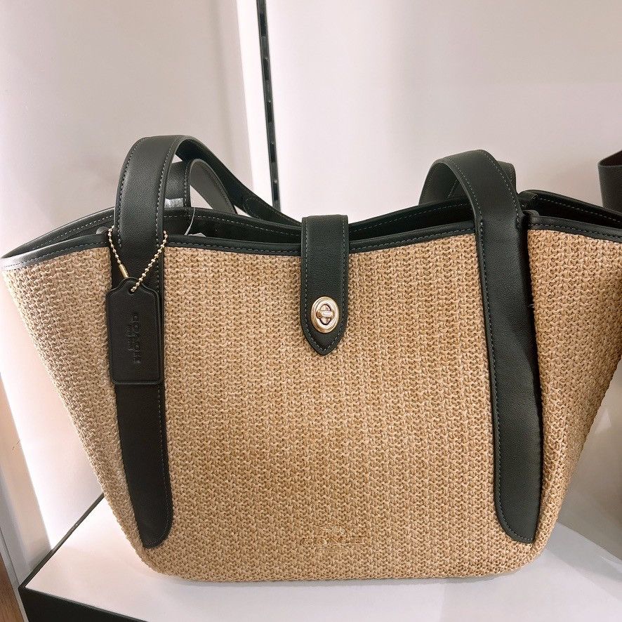 Coach Hadley Turnlock Tote Bag Cal87 Toast/black in Brown, Women's