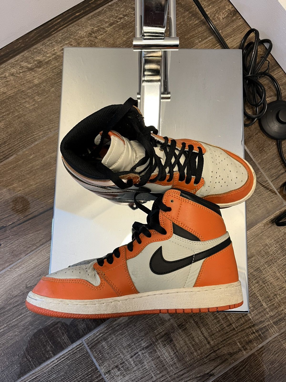 Jordan Brand Air Jordan 1 Retro High OG Shattered Backboard Away 2016 Size US 6 / EU 39 - 4 Thumbnail