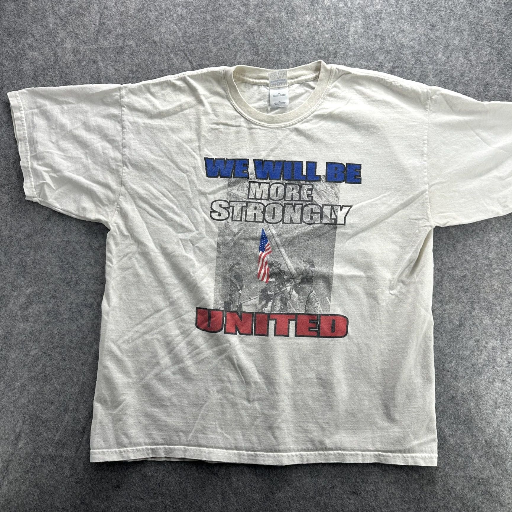 Gildan Graphic United We Stand Shirt Mens XL White American Flag 9/11 Firefighters Size US XL / EU 56 / 4 - 2 Thumbnail