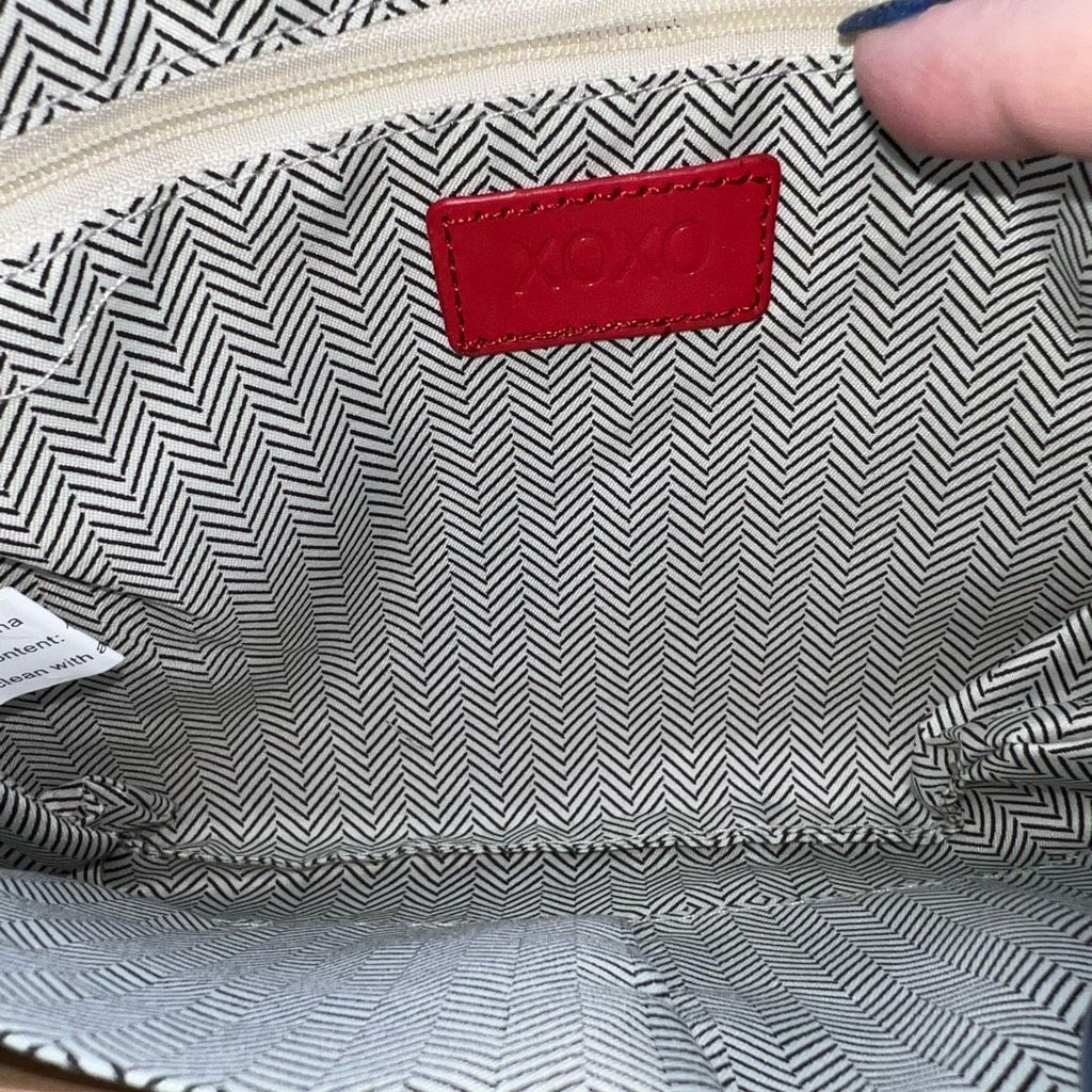XOXO XOXO Faux Patent Leather Wristlet Duo Pouch and Heart In Can Size ONE SIZE - 10 Thumbnail