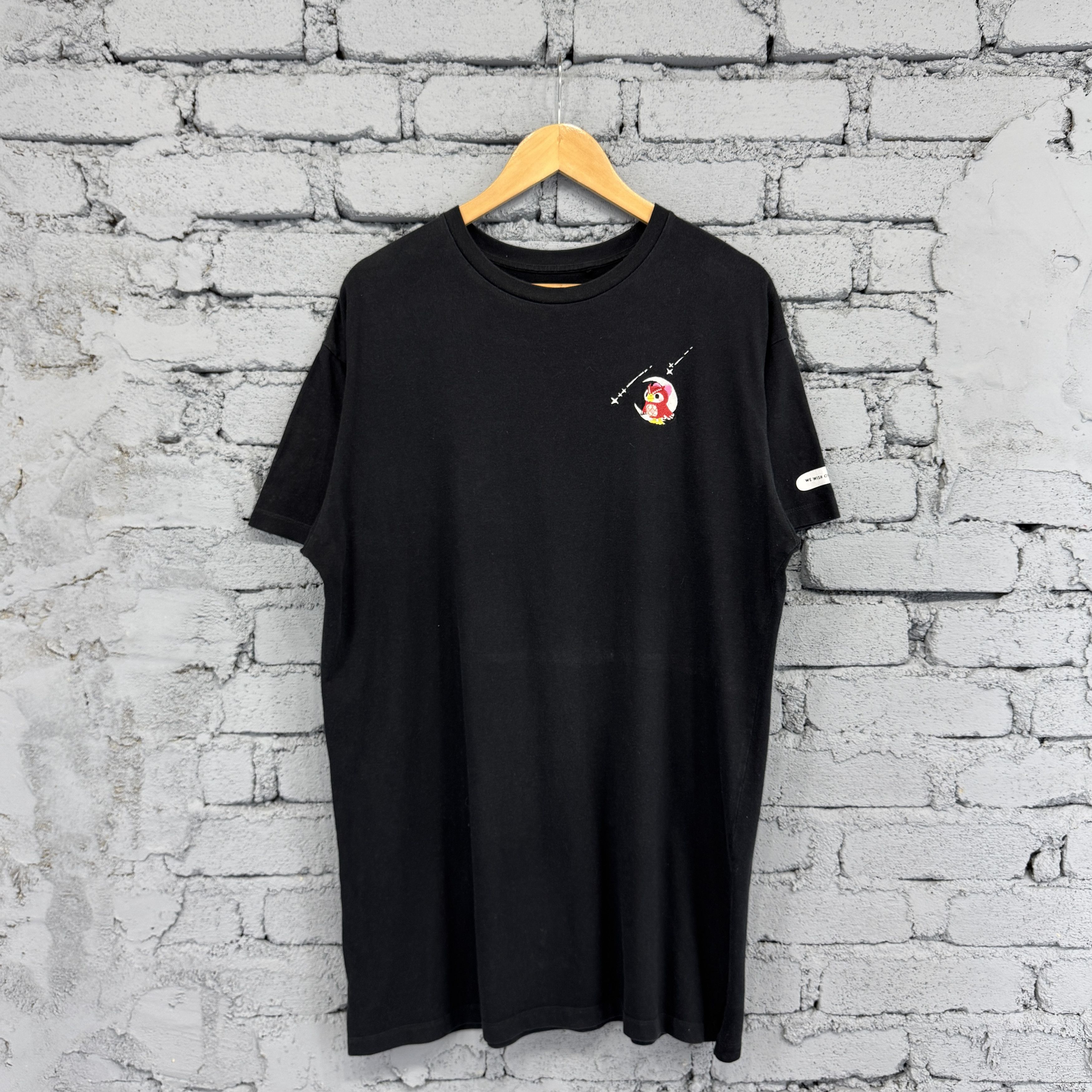 Uniqlo Uniqlo Animal Crossing New Horizons Celeste Sunfaded Tshirt Size US M / EU 48-50 / 2 - 1 Thumbnail