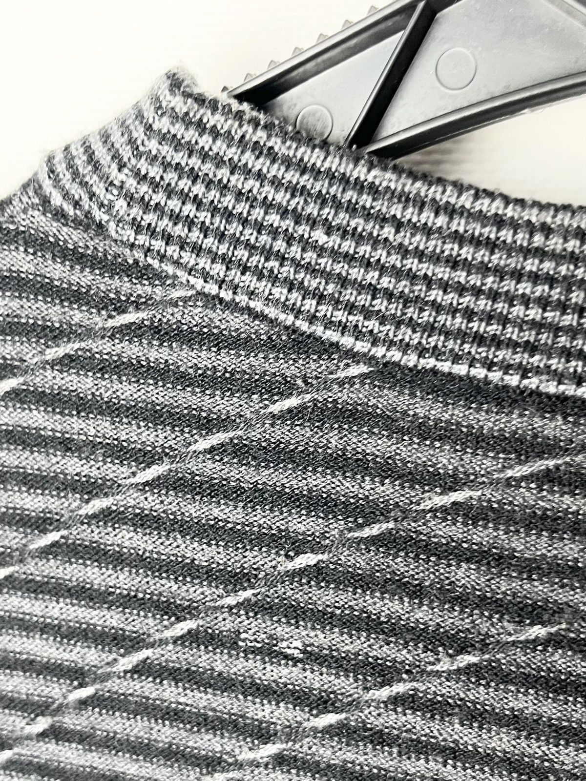 Brioni Brioni Striped Fine-Knit Sweater – Grey/Black Size US XL / EU 56 / 4 - 8 Thumbnail