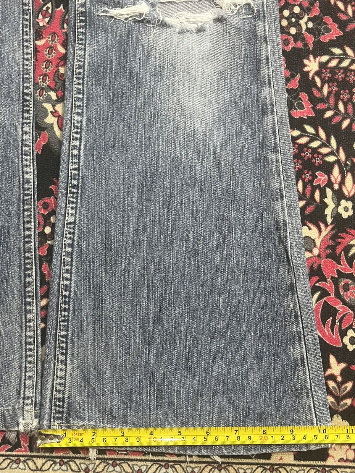 Levi's Vintage Y2K Levi’s Blue Washed Distressed Flare Jeans Size 32" / US 10 / IT 46 - 15 Thumbnail