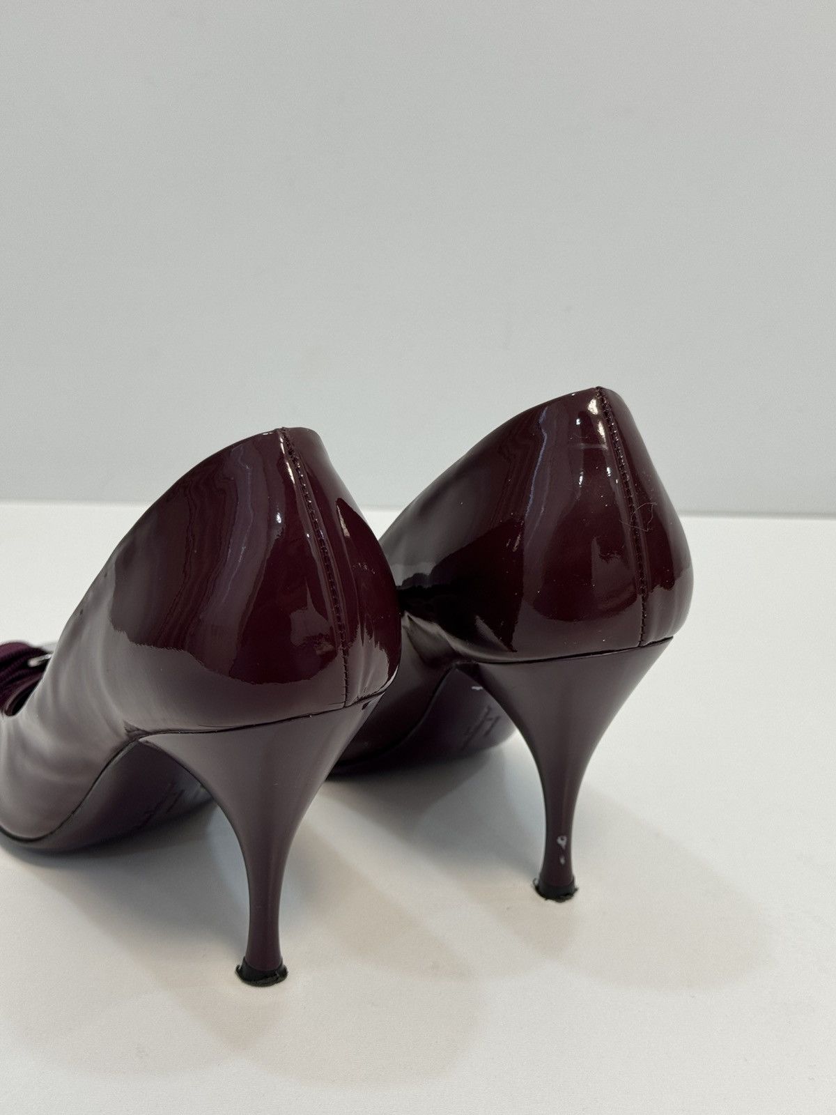 Salvatore Ferragamo Salvatore Ferragamo Burgundy Size 6.5 NARROW Patent Pumps Size US 6.5 / IT 36.5 - 9 Thumbnail