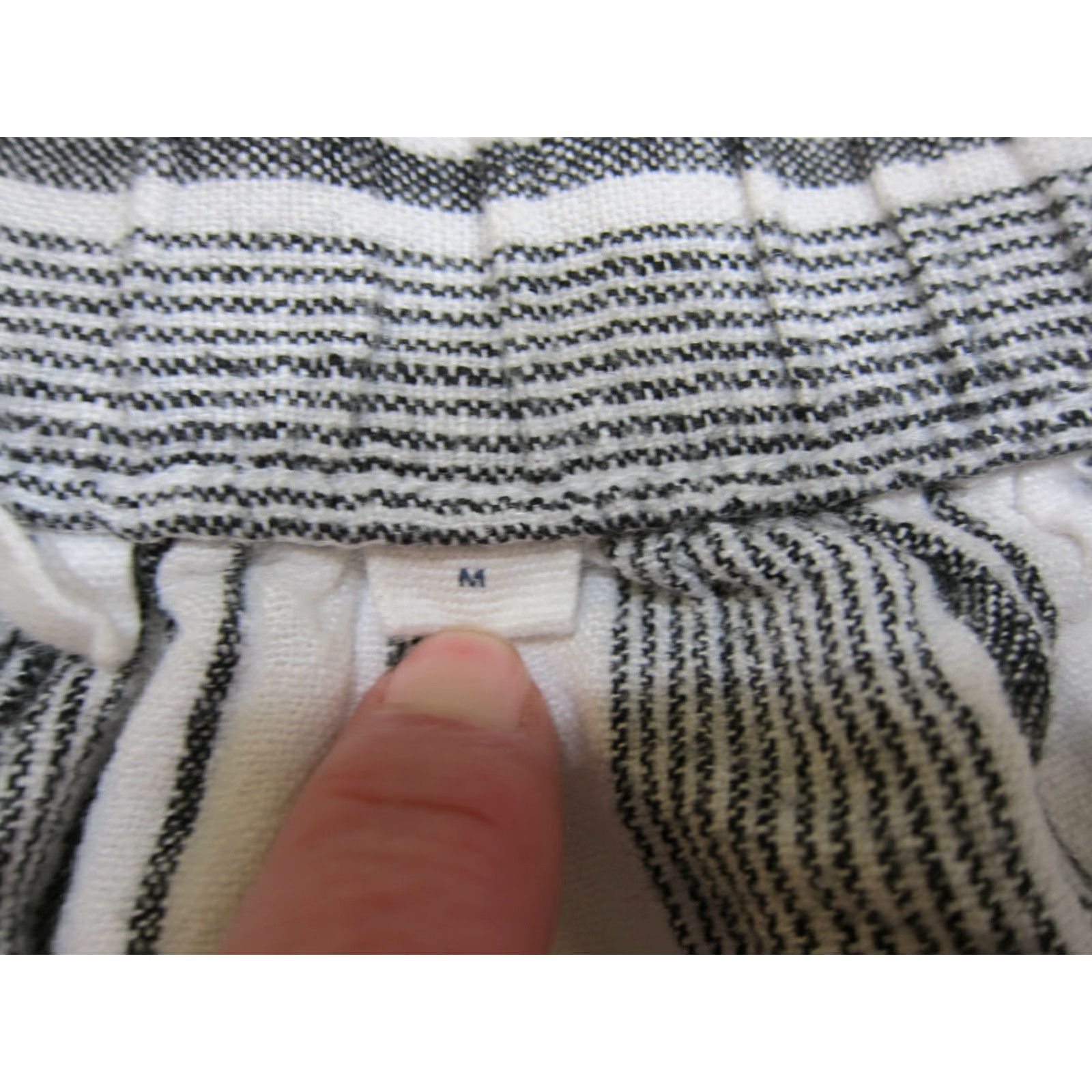 Gap Gap Grey White Stripe Linen Rayon Flowy Comfort Chino Shorts Women Medium 32" waist Pockets Back Pocket - Size 24" / US 00 / IT 34 - 4 Thumbnail