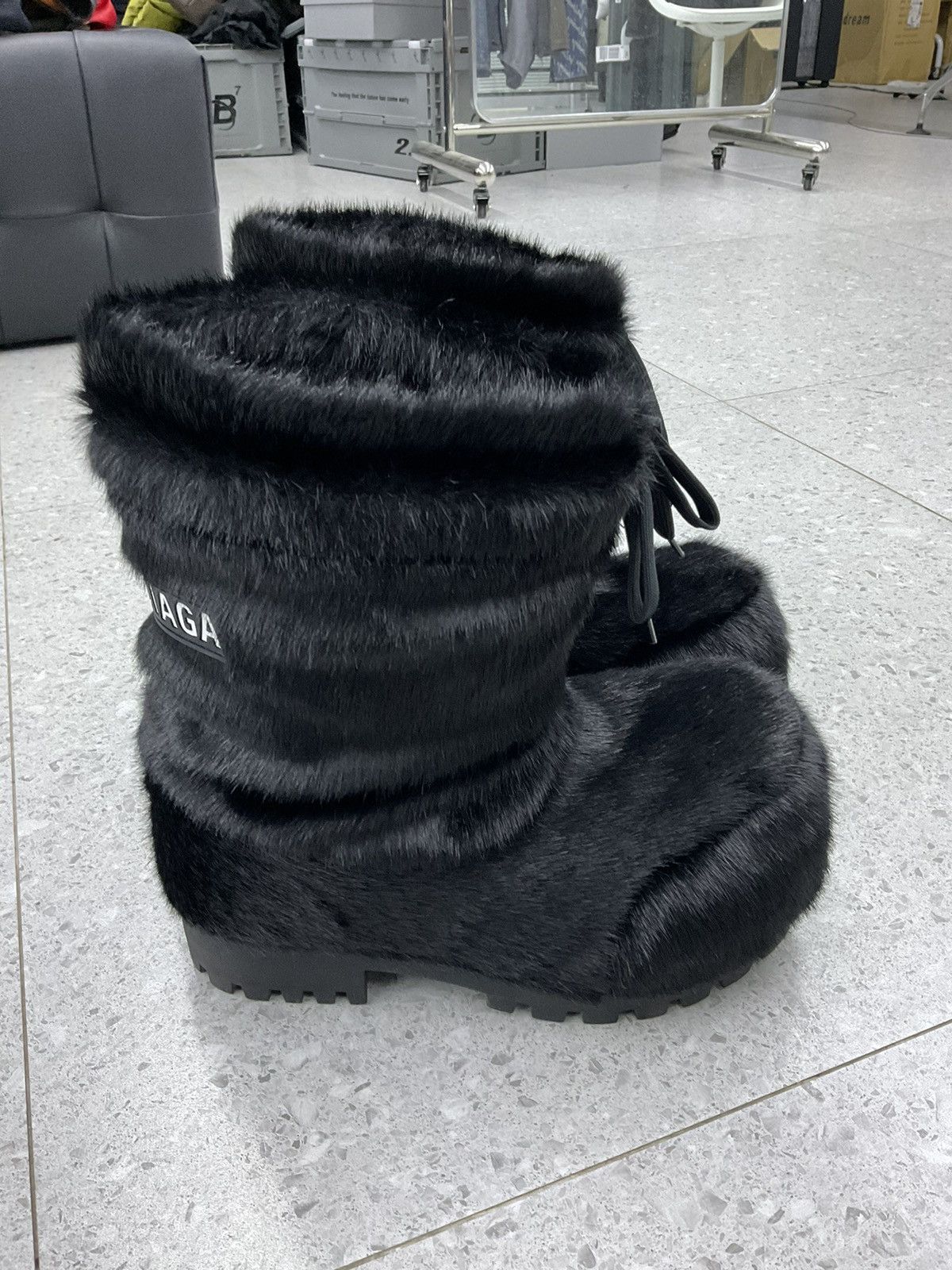 【balenciaga】Alaska Fur ブーティ Balenciaga Alaska Faux Fur High Boots | Saks Fifth Avenue