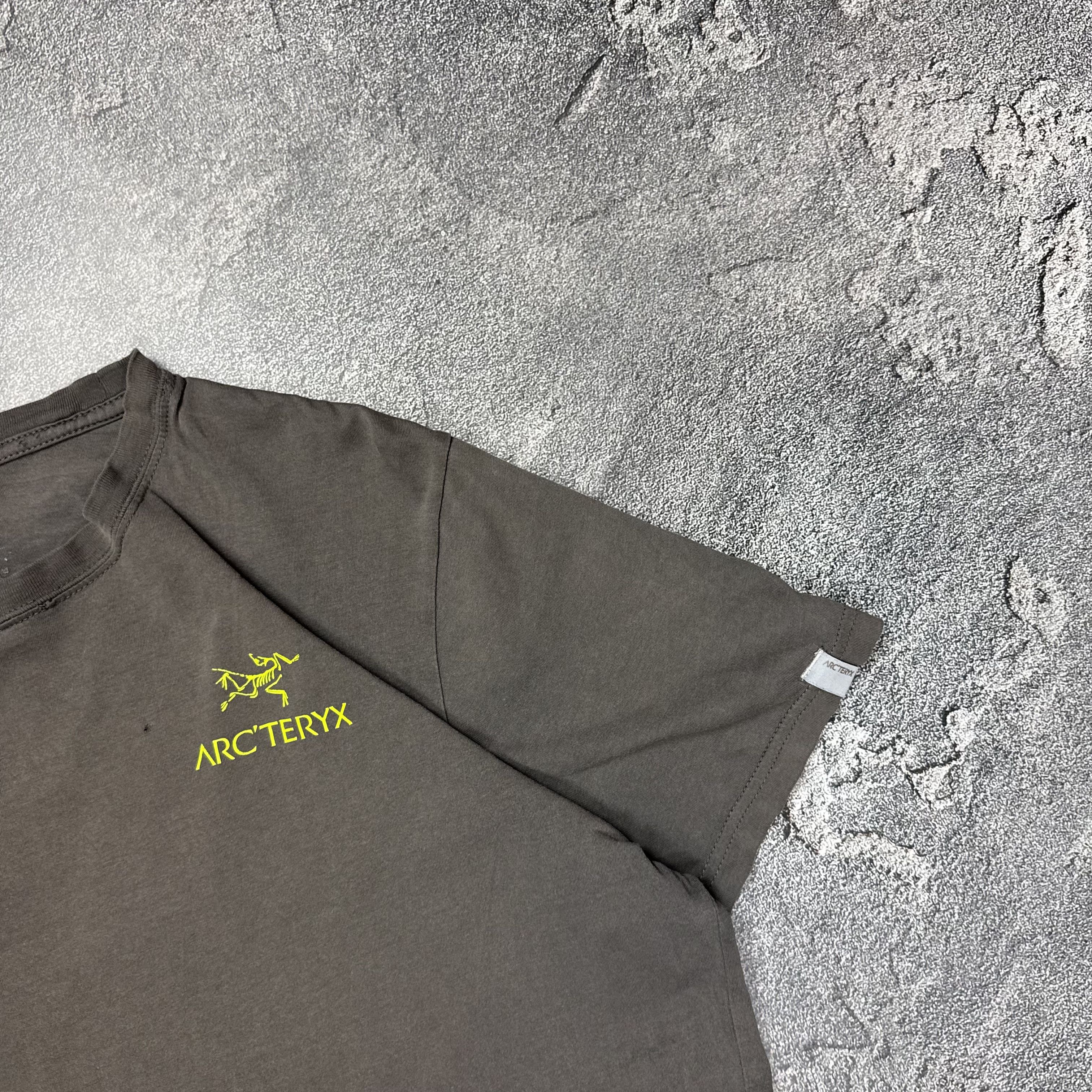 Arc'teryx Arc'Teryx Dark Grey Logo T-Shirt Size US M / EU 48-50 / 2 - 2 Thumbnail