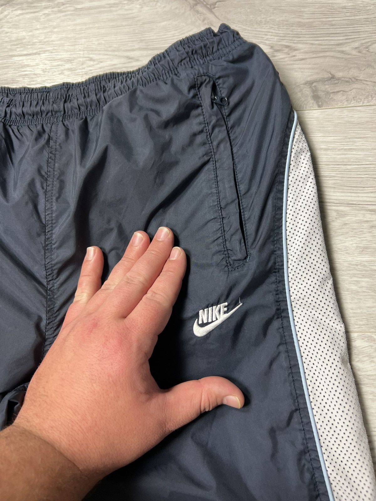 Nike Vintage Nike Swoosh White Track Pants (Sweatpants) Size US 32 / EU 48 - 12 Thumbnail