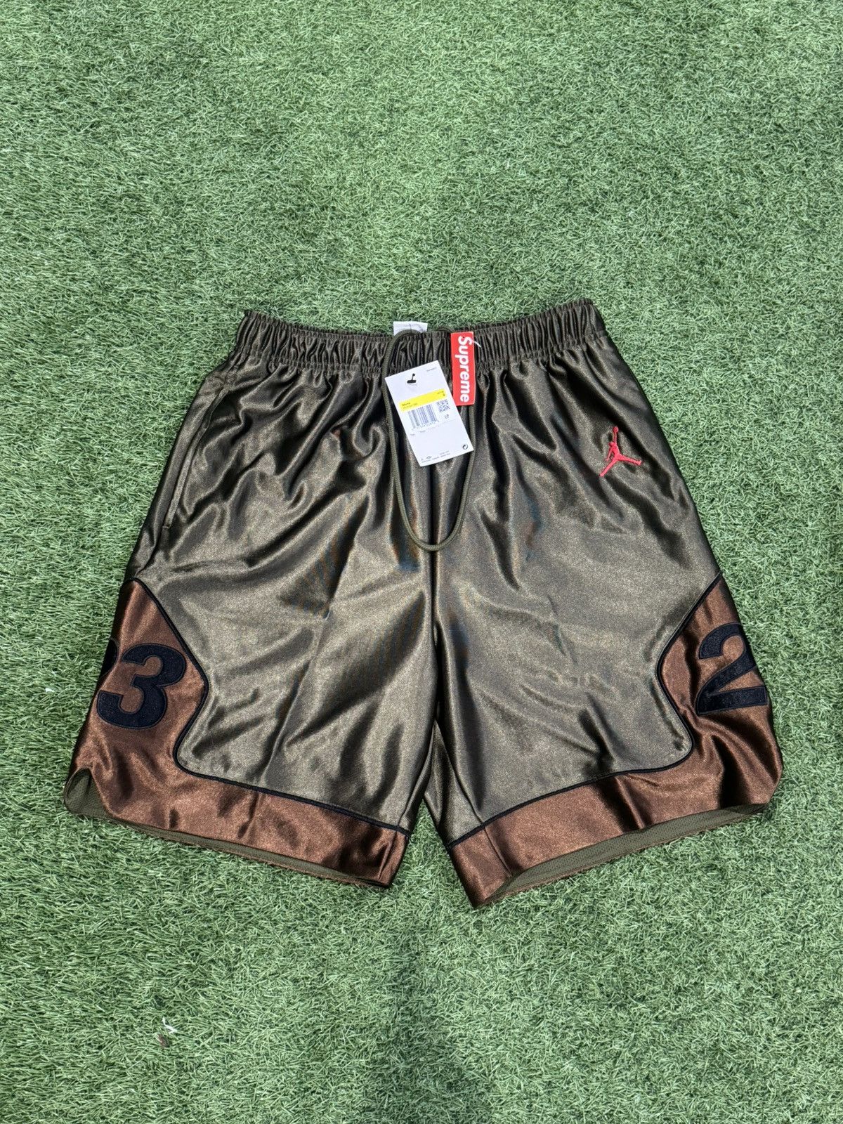 送料無料 通販  Jordan Olive Shorts Up Warm Jordan x Supreme Supreme × Brand パンツ