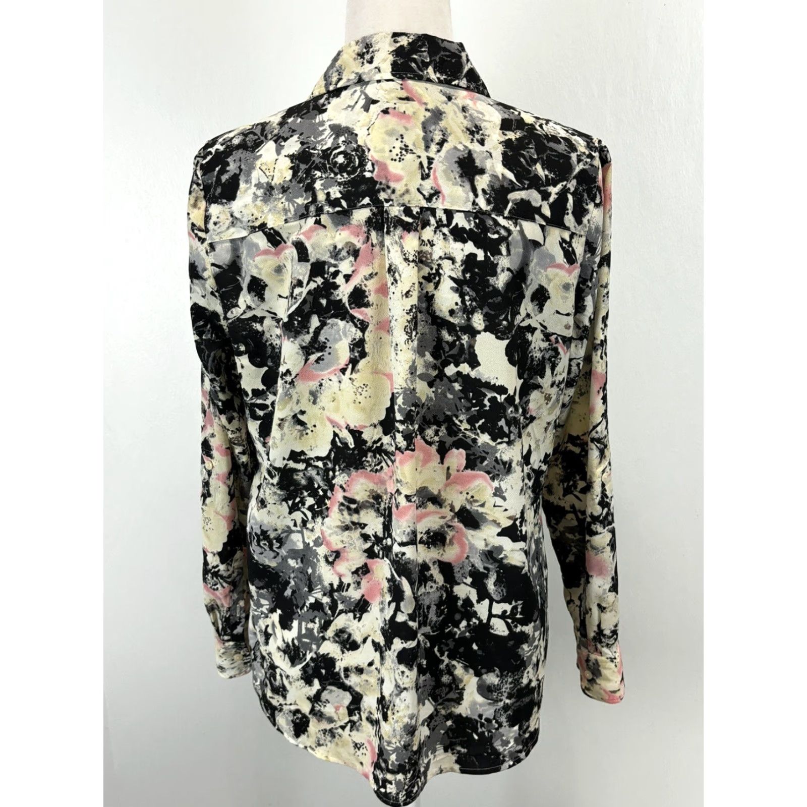 Talbots Talbots Floral Button Up Blouse Shirt 10 VGUC Women’s Multicolor Polyester Long Sleeve Collared Regular Button-Up Size L / US 10 / IT 46 - 3 Thumbnail
